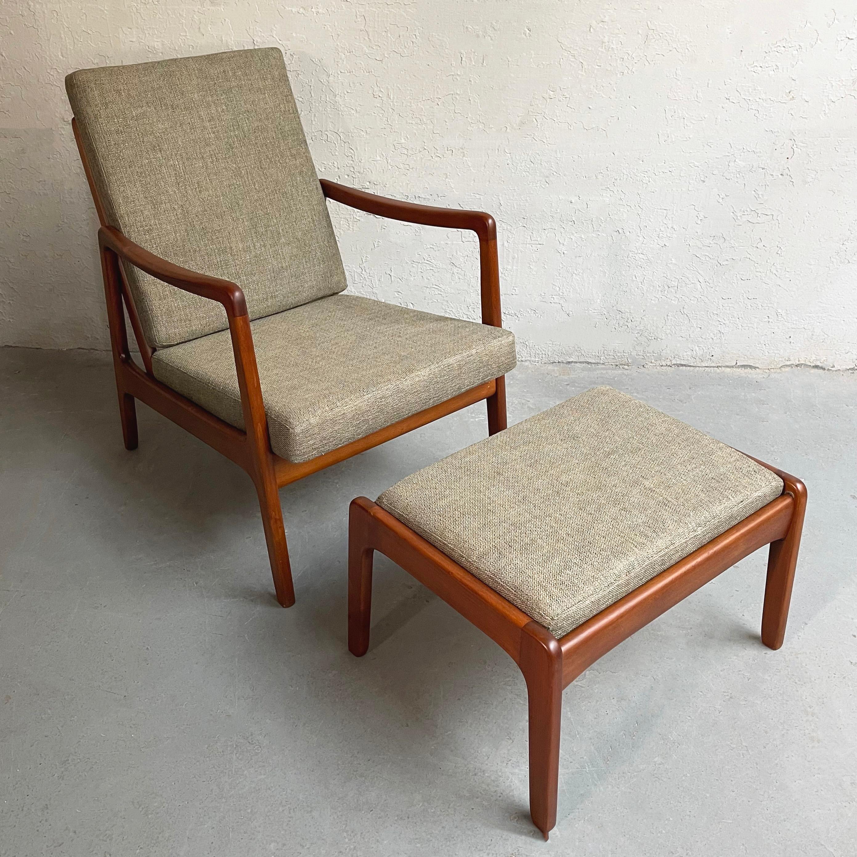 Scandinavian Modern Ole Wanscher Model 109 Walnut Lounge Chair and Ottoman For Sale