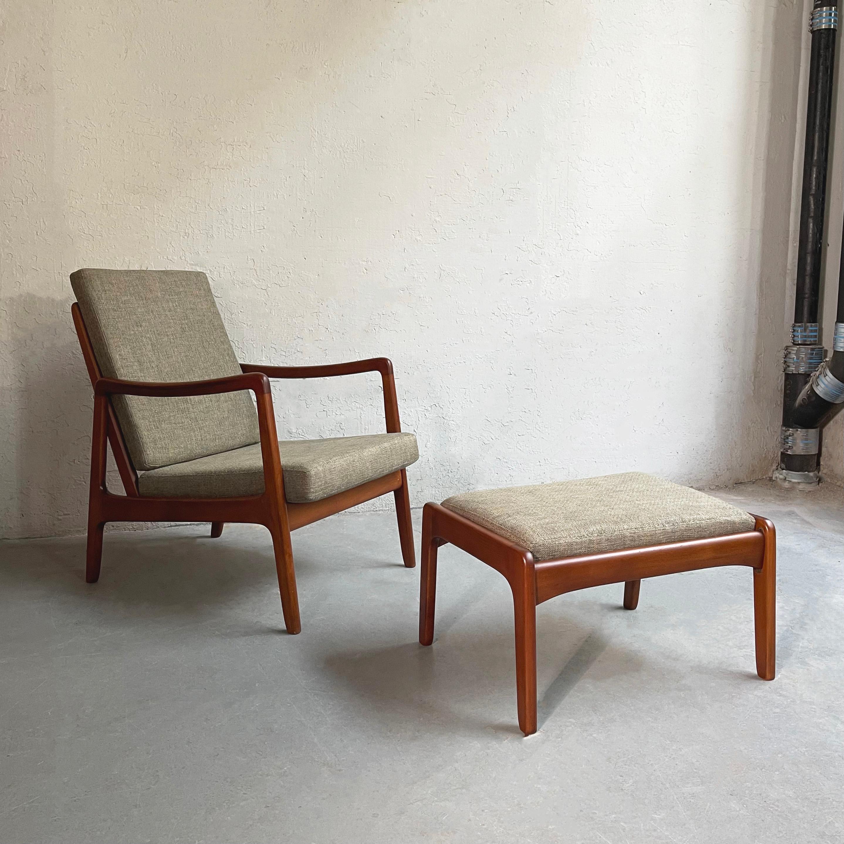 Danish Ole Wanscher Model 109 Walnut Lounge Chair and Ottoman For Sale