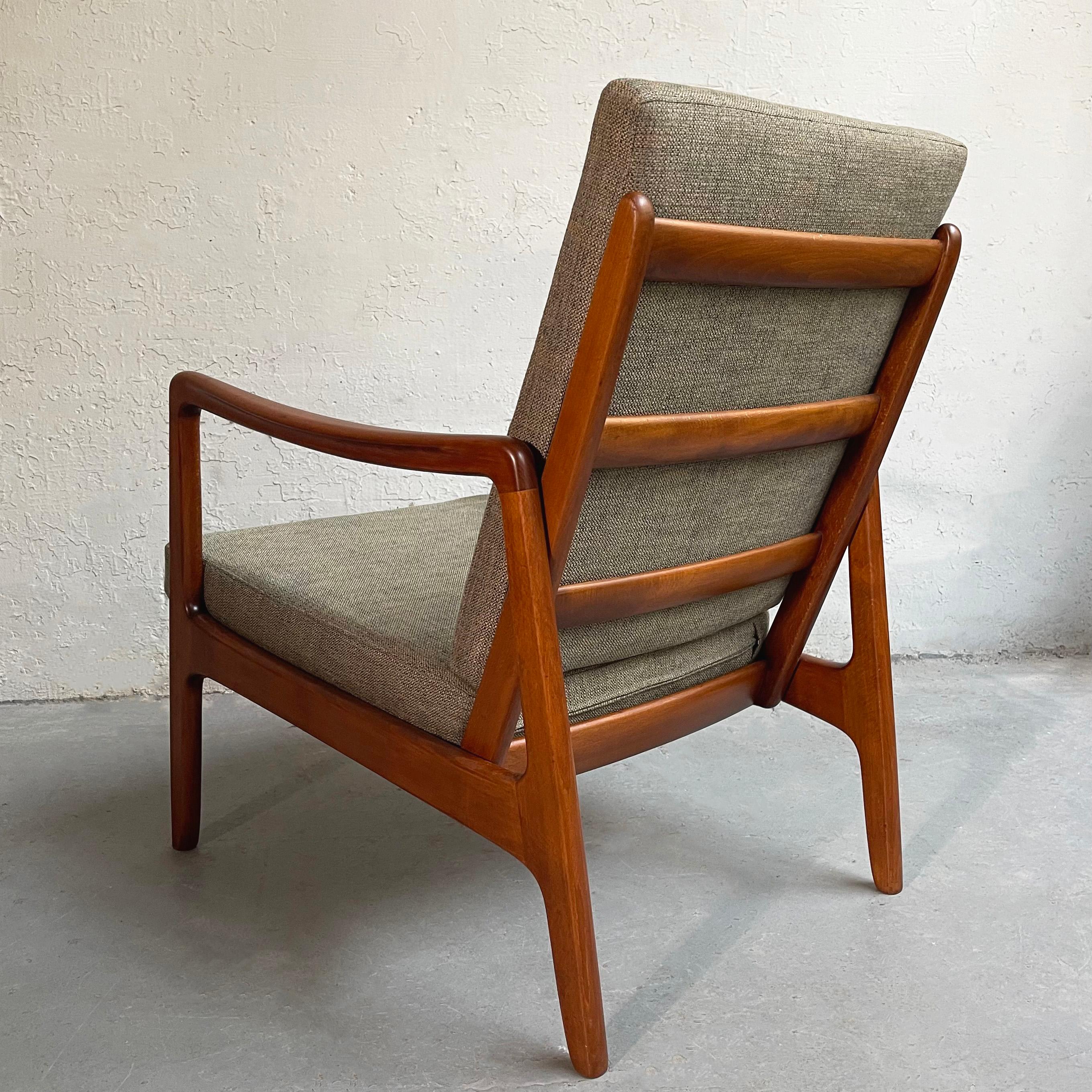 20th Century Ole Wanscher Model 109 Walnut Lounge Chair and Ottoman For Sale