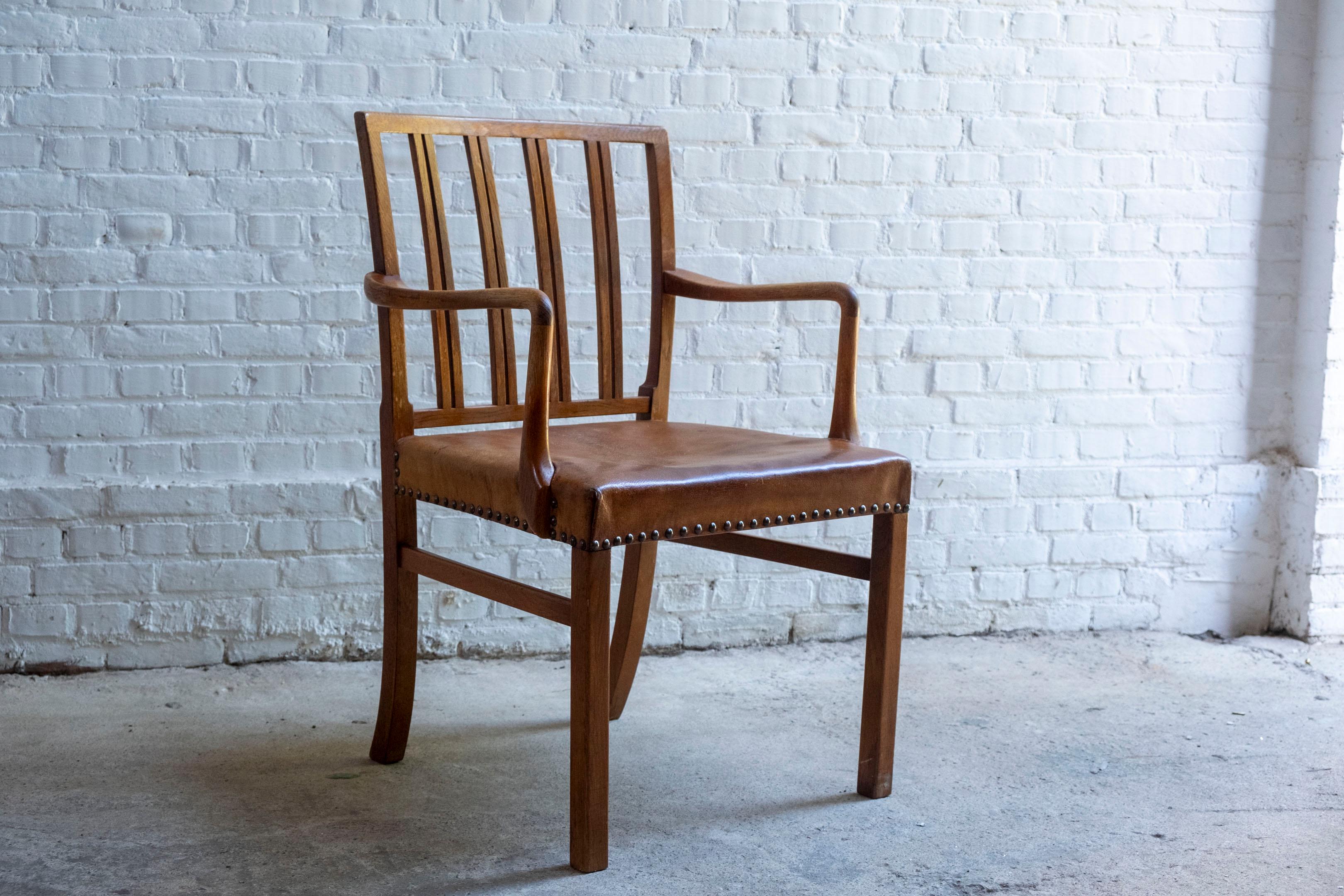 Modèle Ole Wanscher 1675 en Oak, Fritz Hansen, années 1940 Danemark Abîmé - En vente à Balen, BE