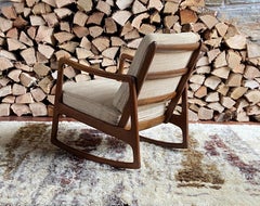 Sedia a dondolo danese in teak Ole Wanscher modello Fd110