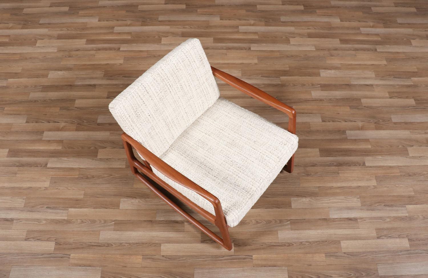 Tappezzeria Sedia a dondolo in teak di Ole Wanscher modello FD-120 per France & Son, sapientemente restaurata in vendita