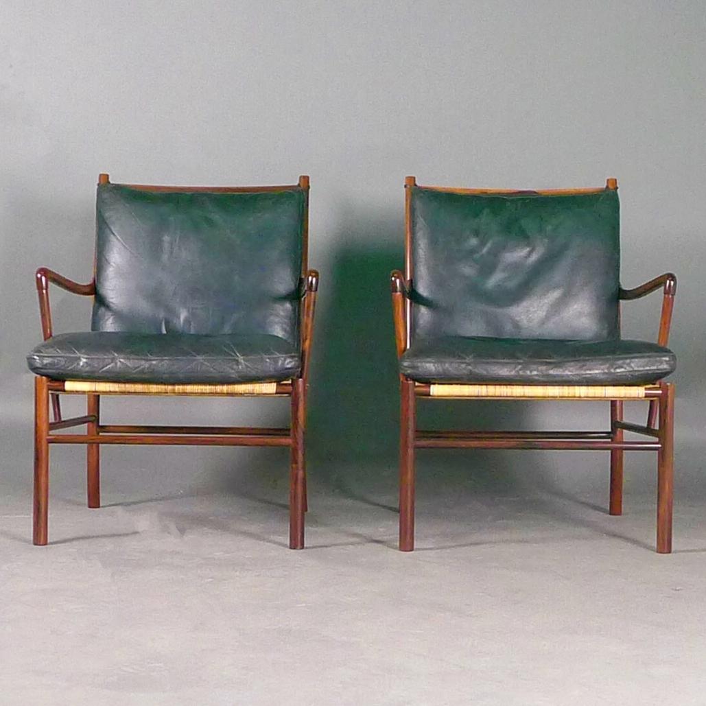 Ole Wanscher pour Poul Jeppesens, Mobelfabrik, Danemark, modèle no. PJ149, chaises Coloni, conçues en 1949

Cette paire de chaises en palissandre brésilien présente un beau veinage et une belle patine.  Coussins d'origine en cuir noir avec pad en