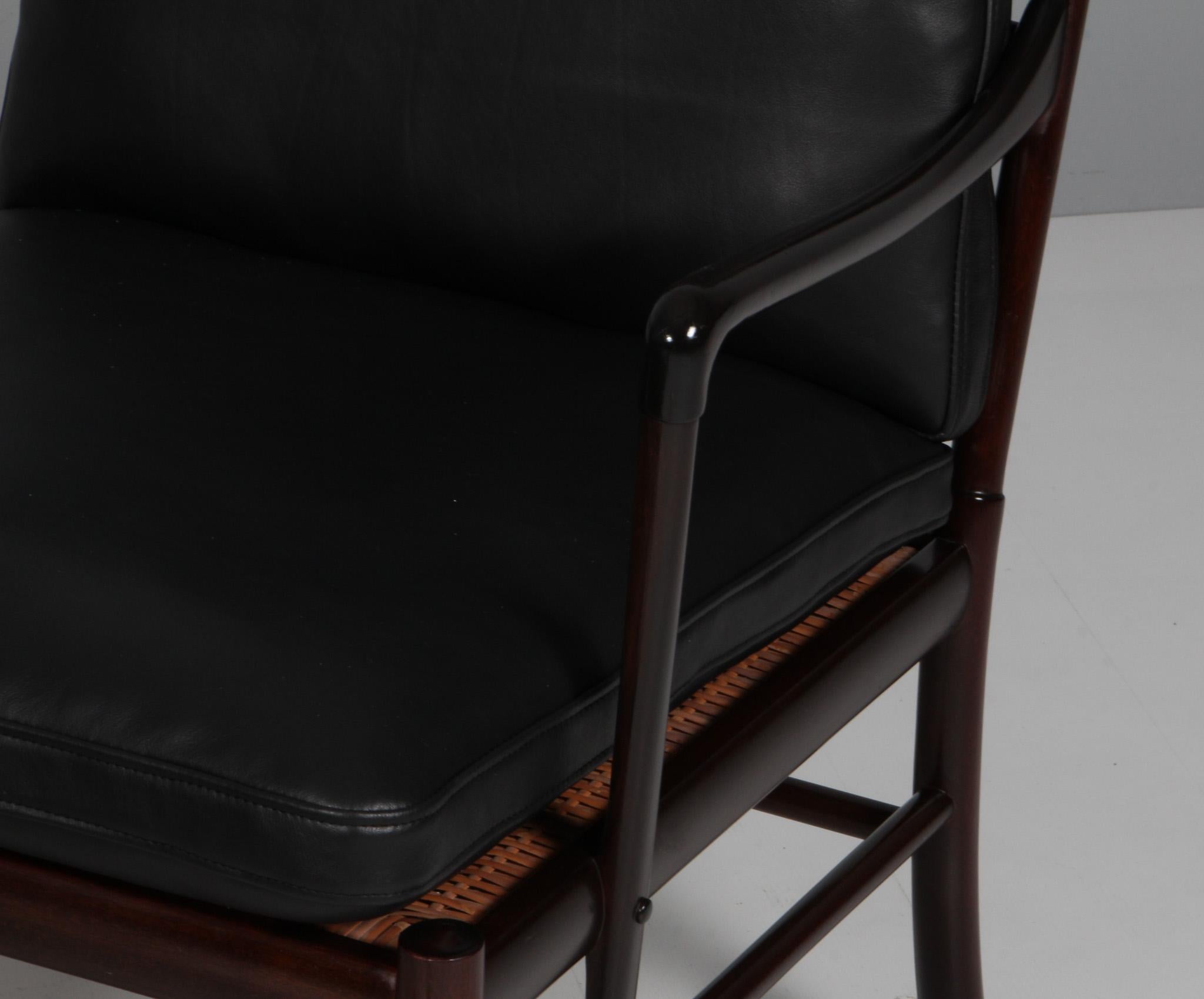 Ole Wanscher par de sillones coloniales y otomana Escandinavo moderno en venta