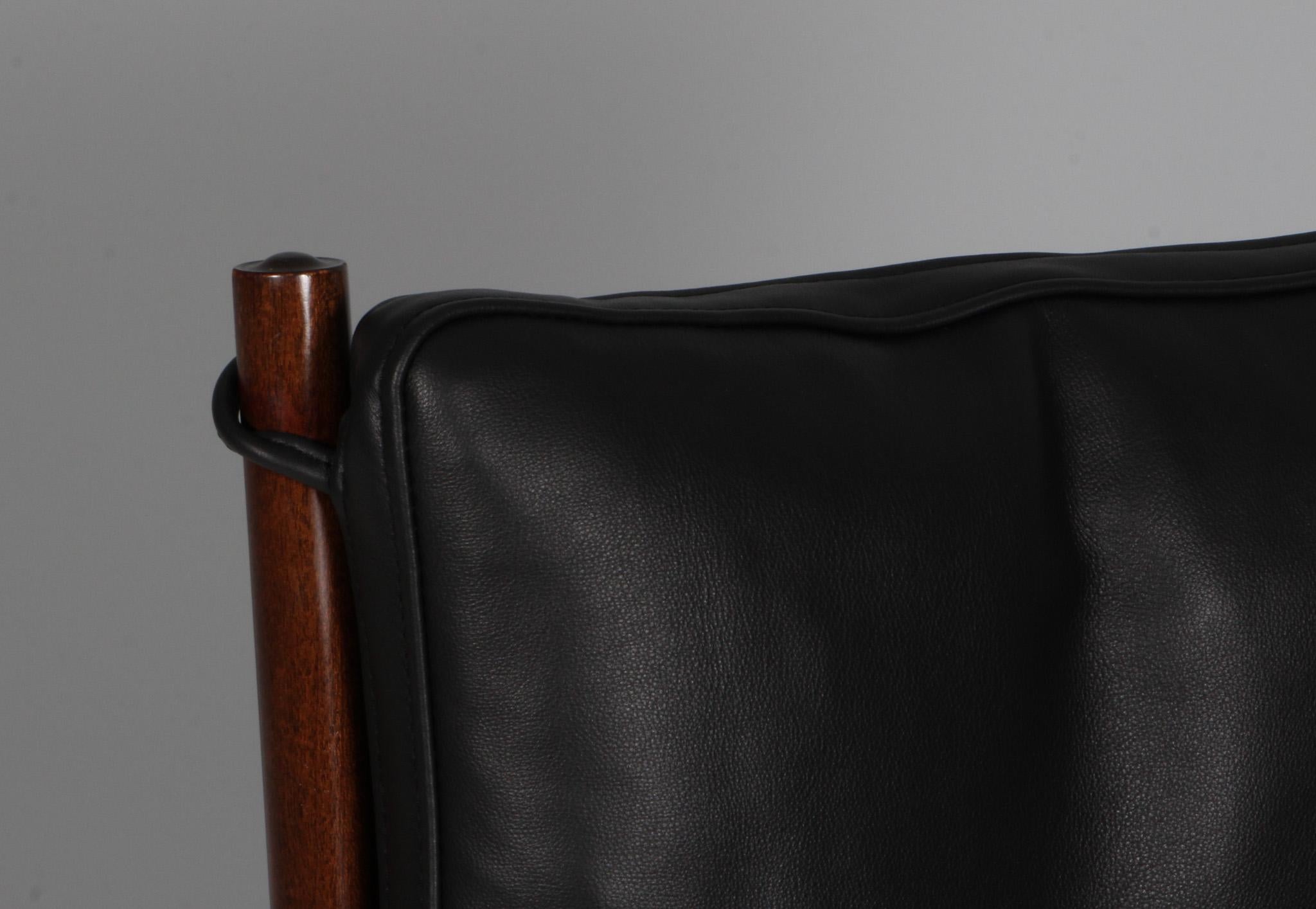 Ole Wanscher par de sillones coloniales y otomana en venta 1