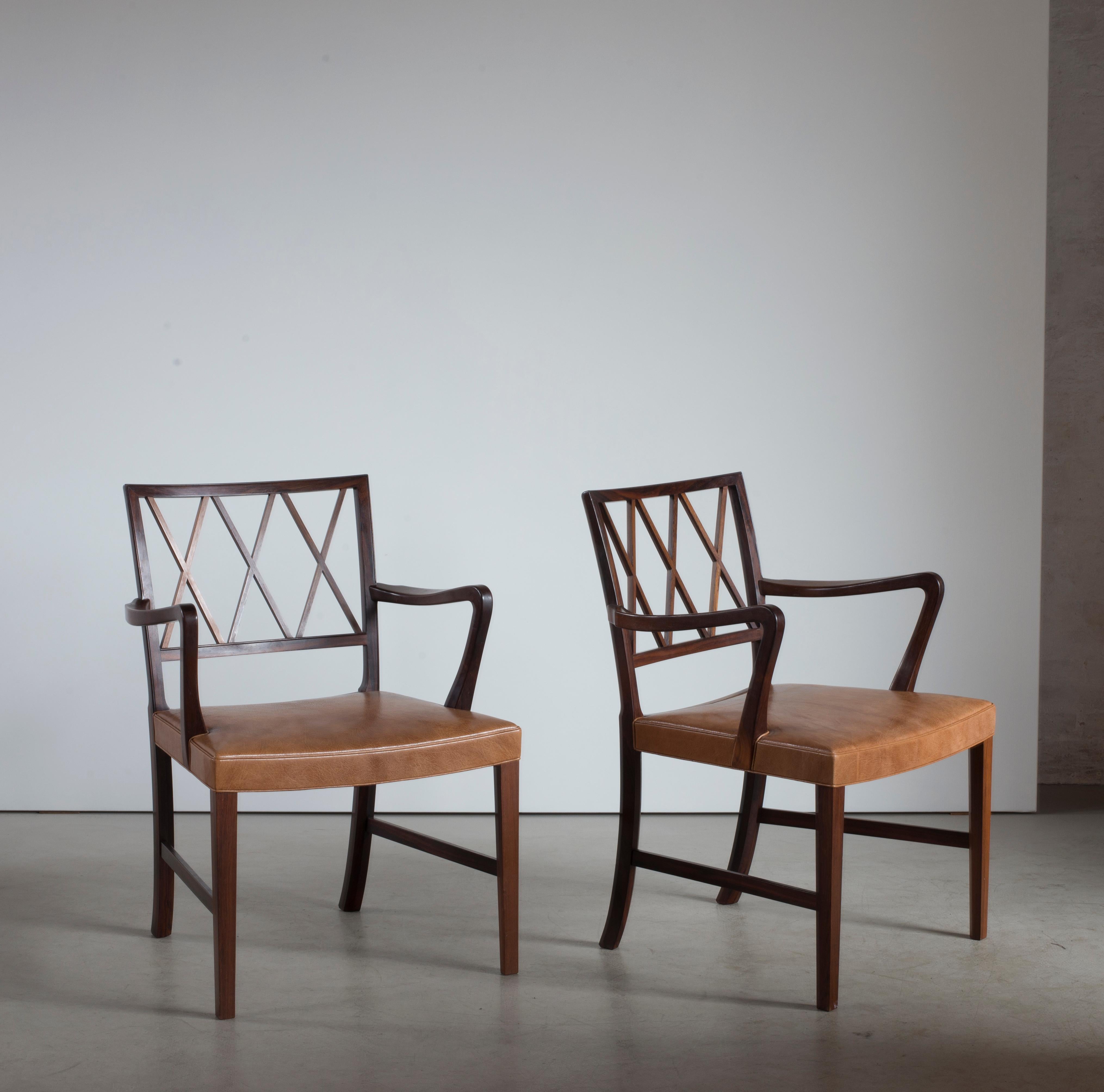 Scandinave moderne Paire de fauteuils en bois de rose d'Ole Wanscher pour A. J. Iversen en vente