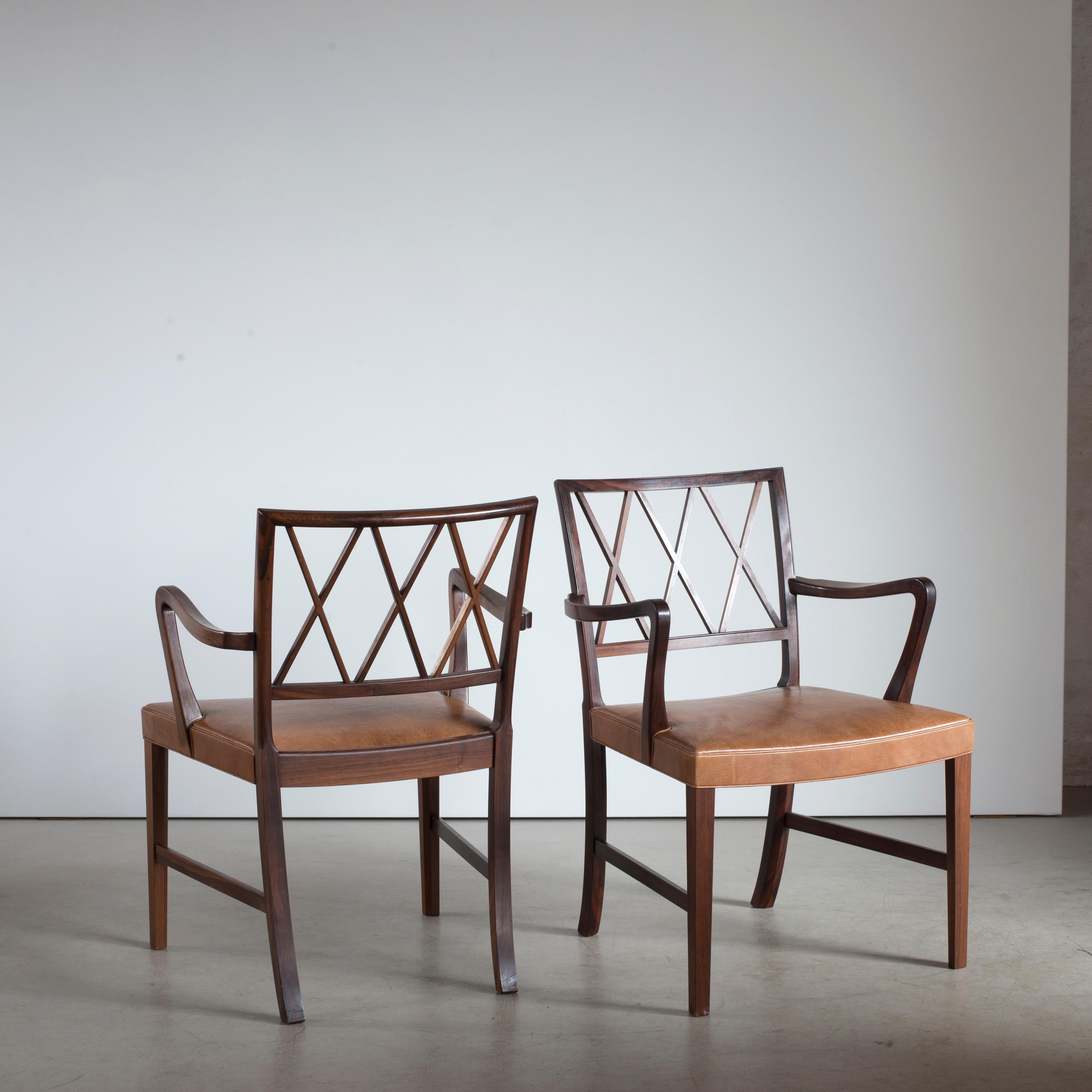 Danois Paire de fauteuils en bois de rose d'Ole Wanscher pour A. J. Iversen en vente