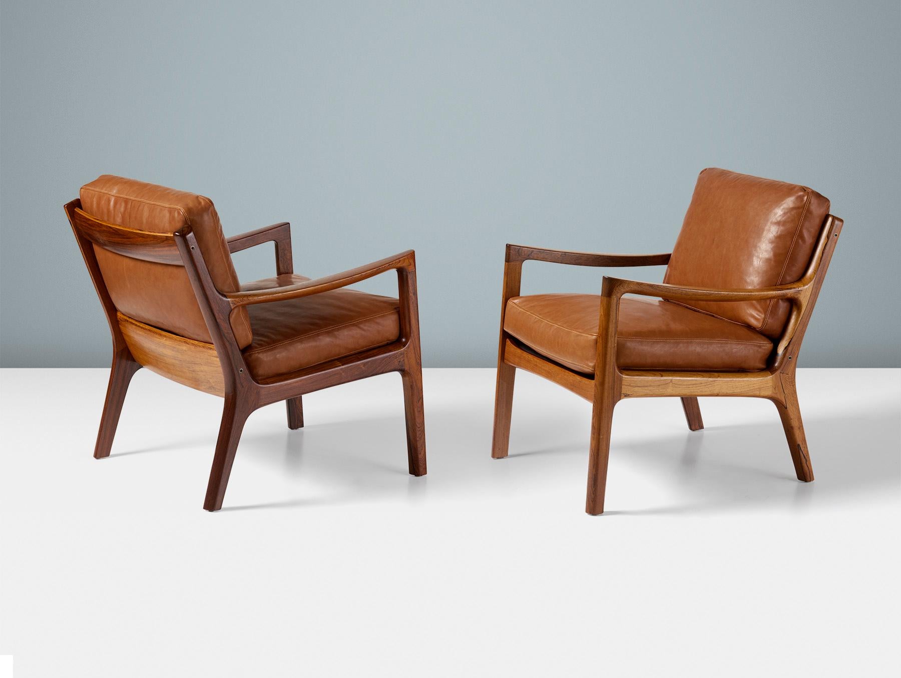 Ole Wanscher - Pareja de tumbonas Senator, c1960s

La serie Senator de silla, sofá y mecedora se produjo como parte de la colaboración de finales de carrera de Wanscher en diseños más minimalistas y modernistas para el productor France & Daverkosen