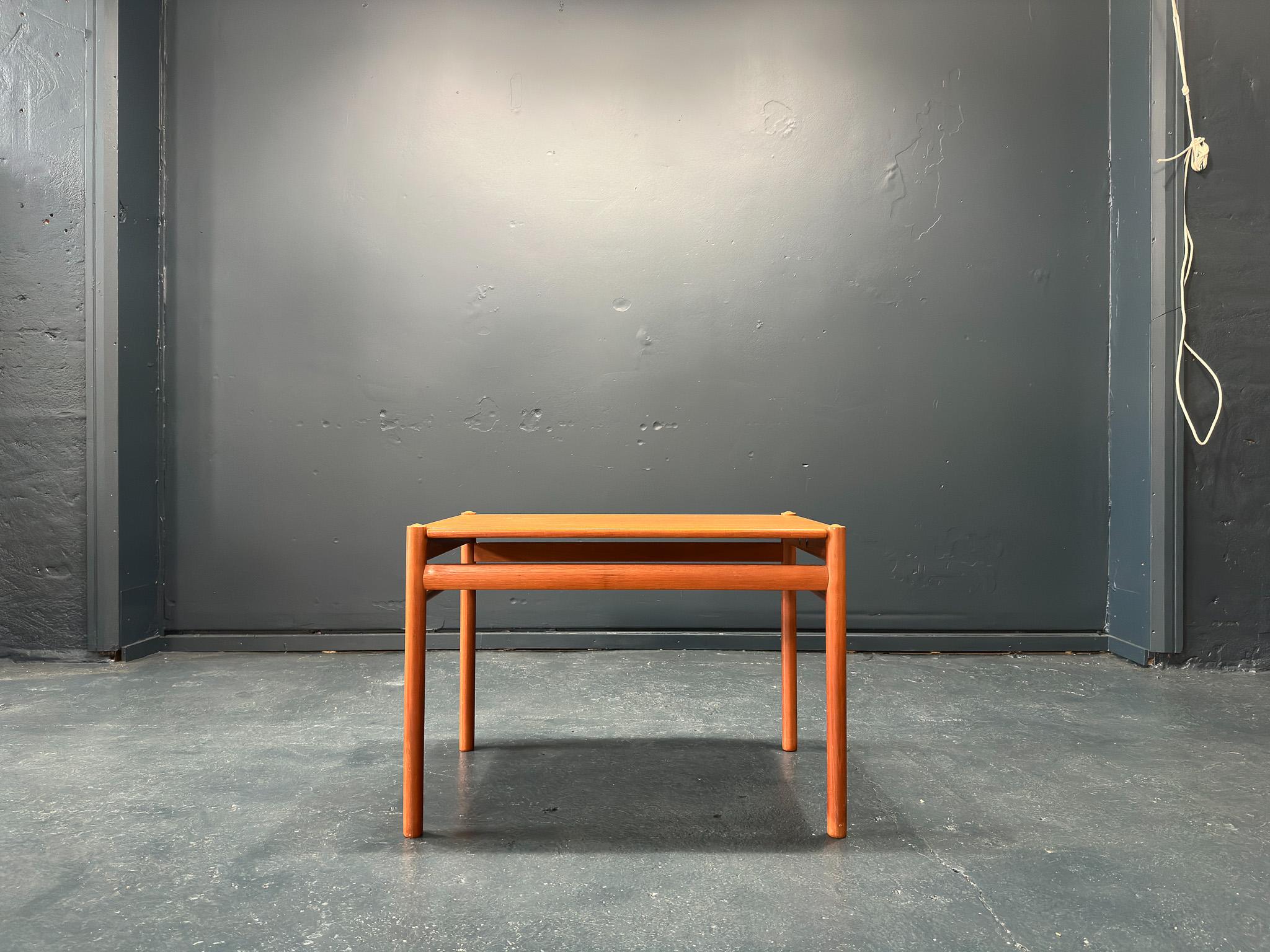 Mid-Century Modern Table supérieure réversible Ole Wanscher en vente