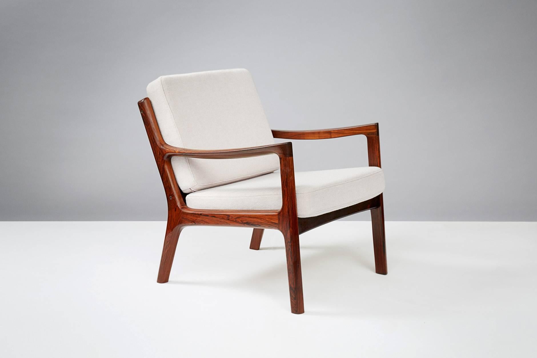Ole Wanscher

Senator lounge chair, circa 1960

Limited edition version produced by France & Son, Denmark in Brazilian rosewood. Includes maker's badge. New cushions covered in Kvadrat Hallingdal #103 wool fabric.