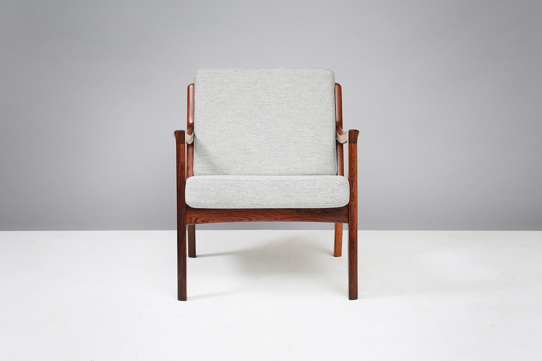 Limited edition version produced by France & Son, Denmark in Brazilian rosewood. Includes maker's badge. New cushions covered in Kvadrat Hallingdal wool fabric.

 