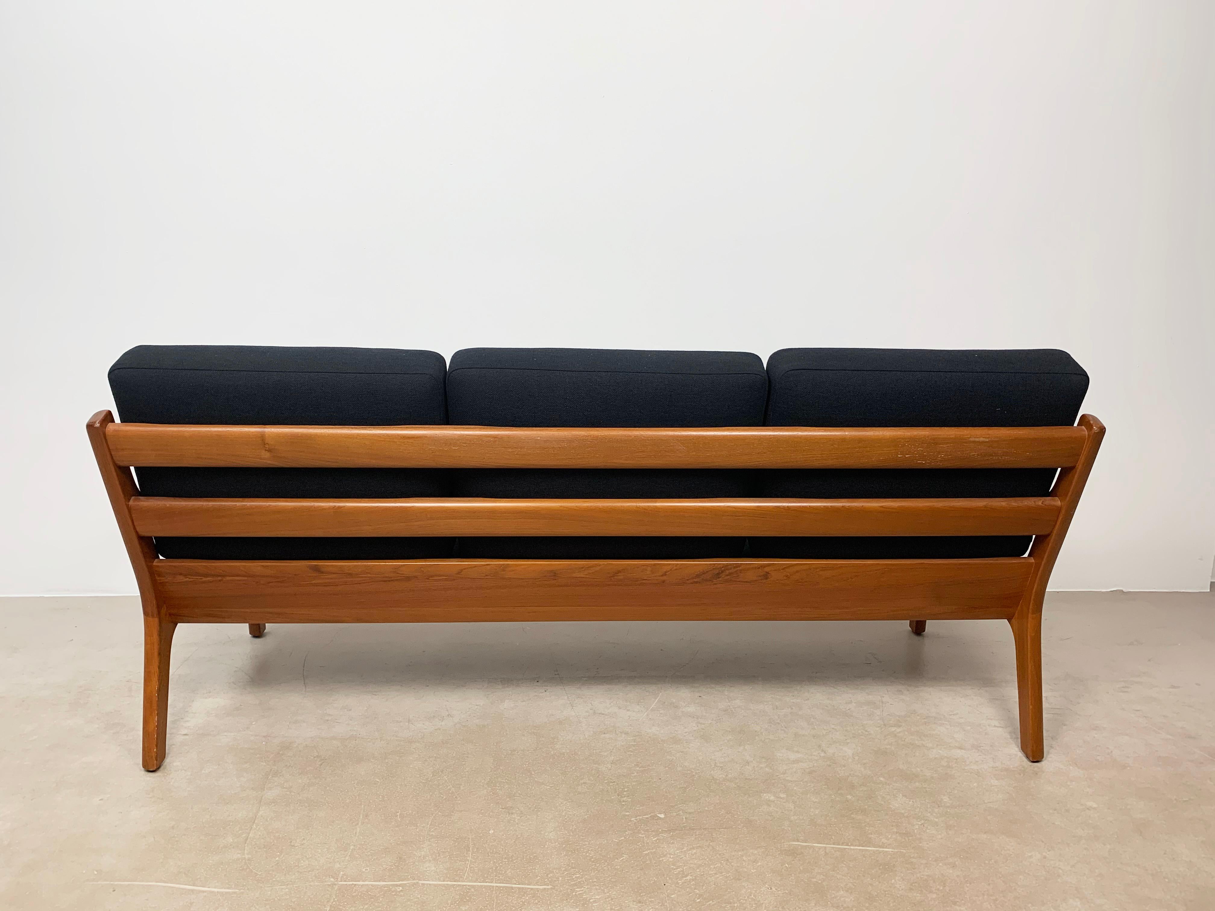 Scandinavian Modern Ole Wanscher Senator Sofa in Solid Teak from 1962, Newly Upholstered For Sale
