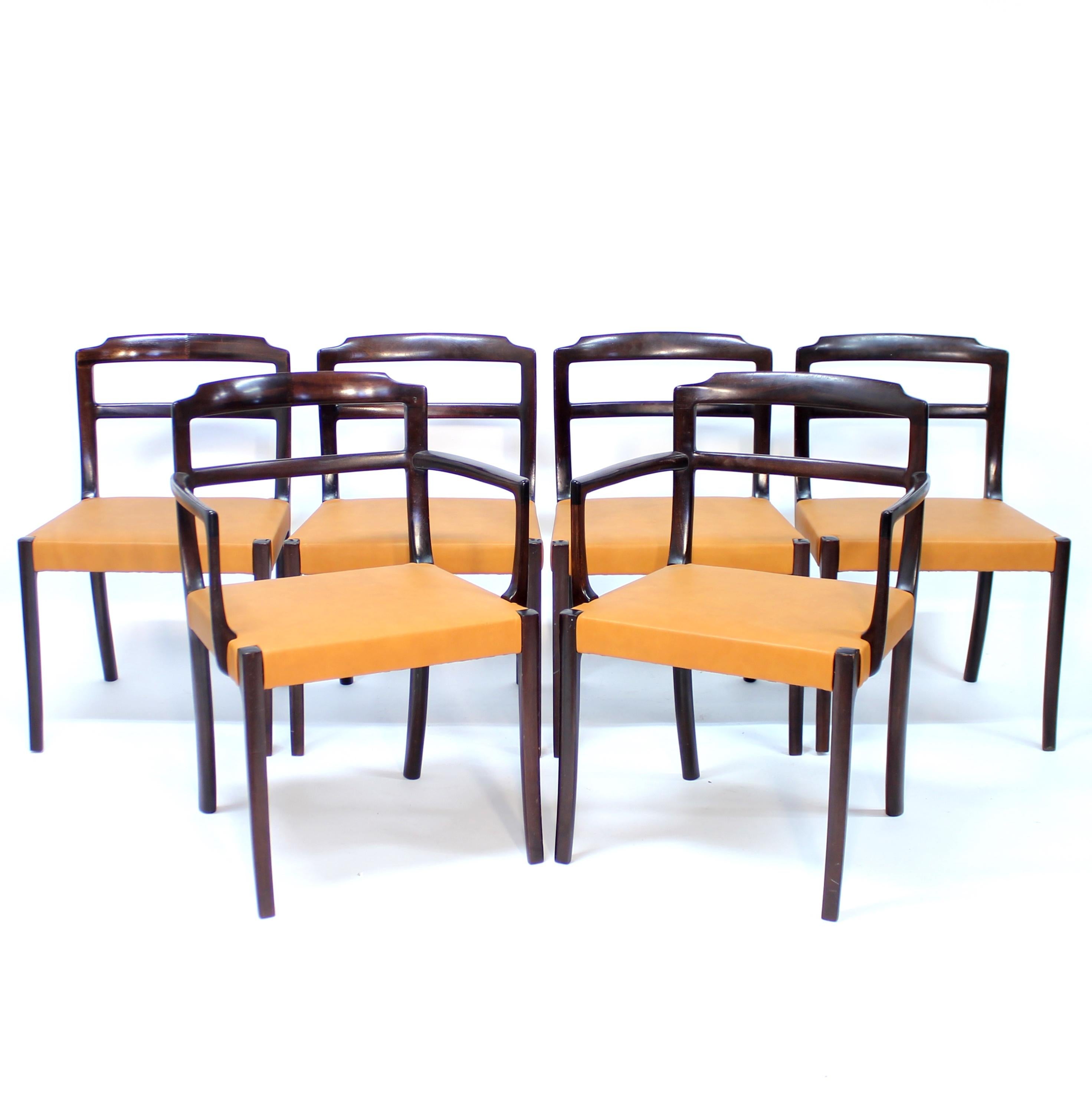Satz von 6 Esszimmerstühlen aus Leder und Mahagoni, entworfen vom dänischen Designer Ole Wanscher für CADO in den 1960er Jahren. Das Set besteht aus 2 Sesseln und 4 normalen Stühlen. Neu gepolsterte Sitze in hellbraunem / naturfarbenem Leder auf