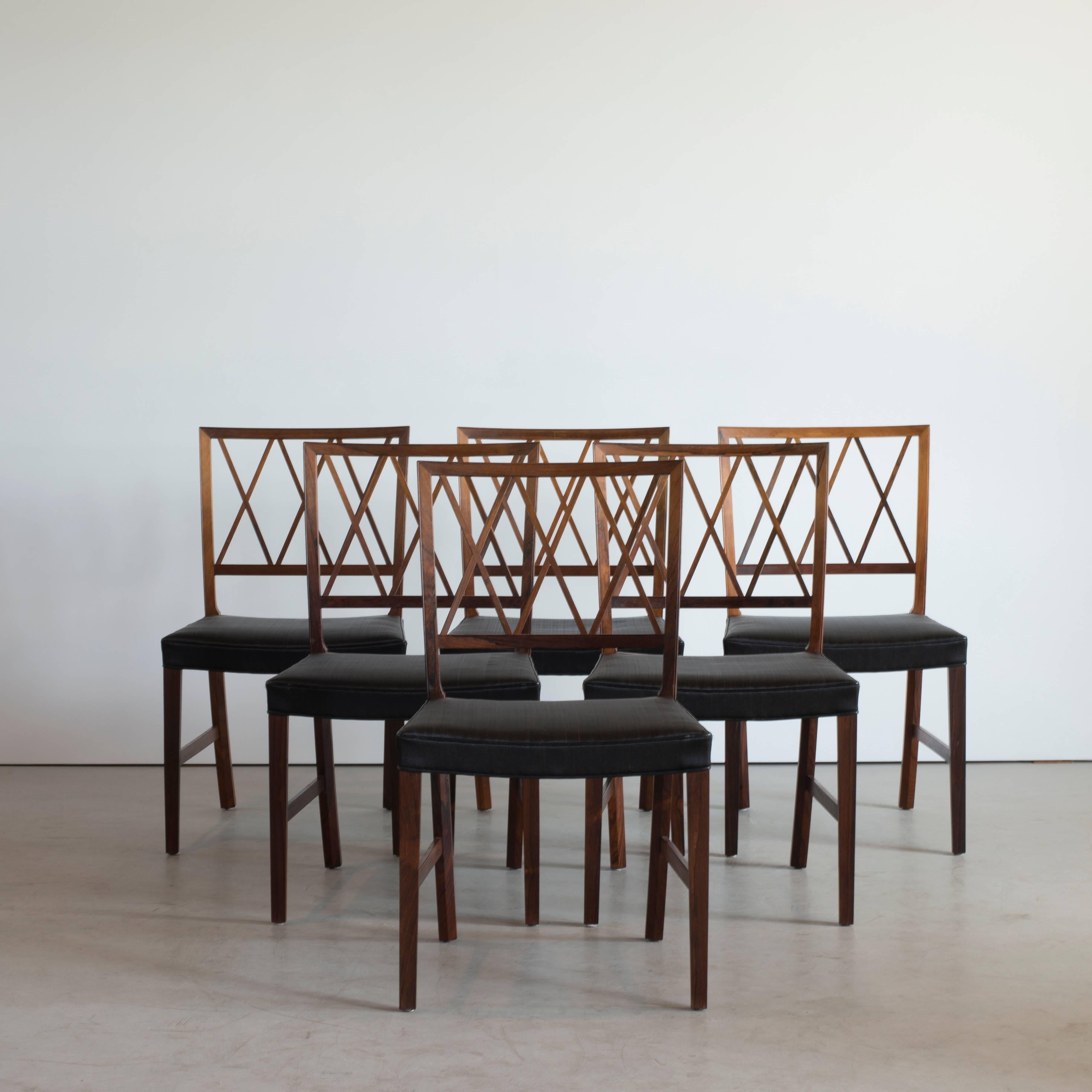 Danois Ensemble de six chaises de salle à manger en bois de rose d'Ole Wanscher pour A. J. Iversen en vente