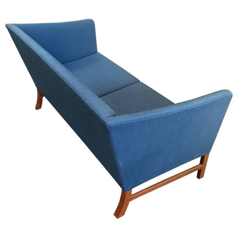 Ole Wanscher Sofa in Blue Linen Upholstery In Good Condition In Haddonfield, NJ