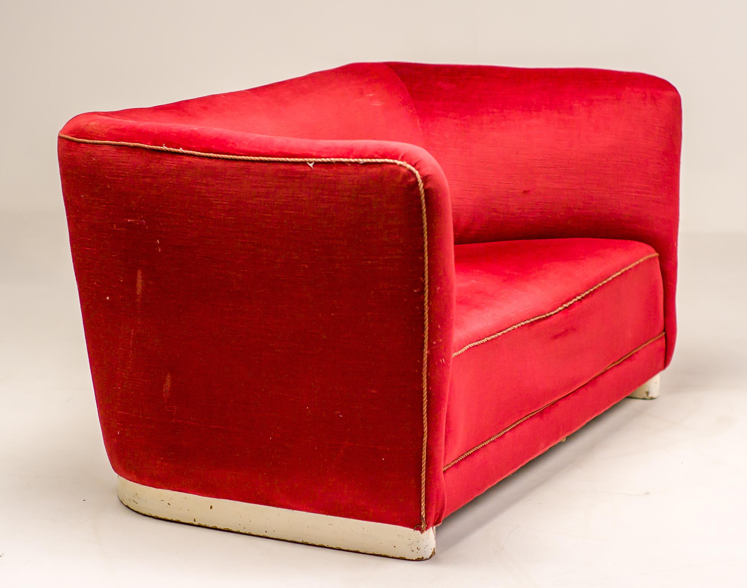 Ole Wanscher Sofa in Red Velvet In Fair Condition In Dronten, NL