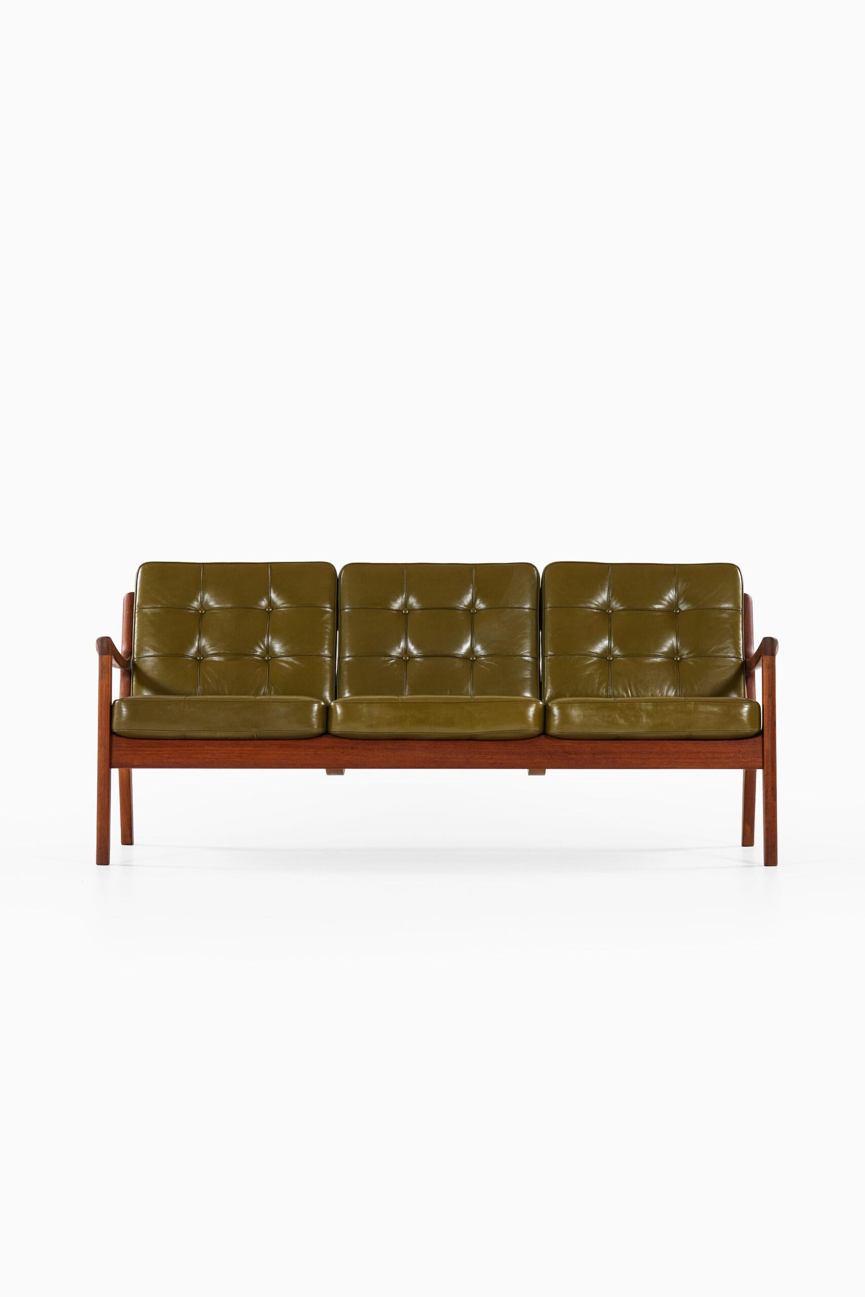 Scandinavian Modern Ole Wanscher Sofa Model 116 / Senator Produced by France & Son in Denmark For Sale