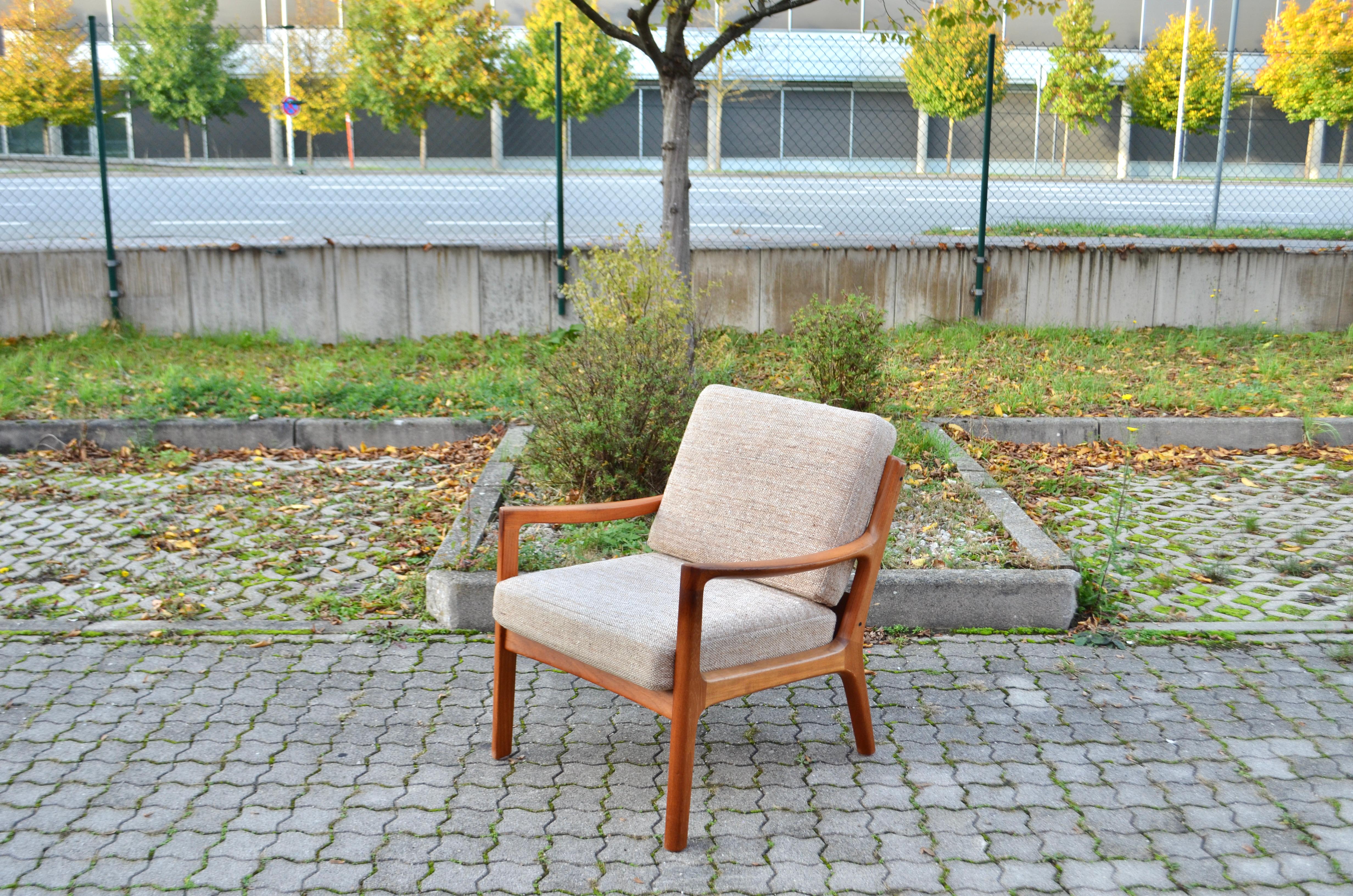 Ole Wanscher  Modell Senator Easy chair in teak wood.
Produced by France & Son / France Daverkosen
The fabric is made of wool and it is everything in original condition.
Great condition.
