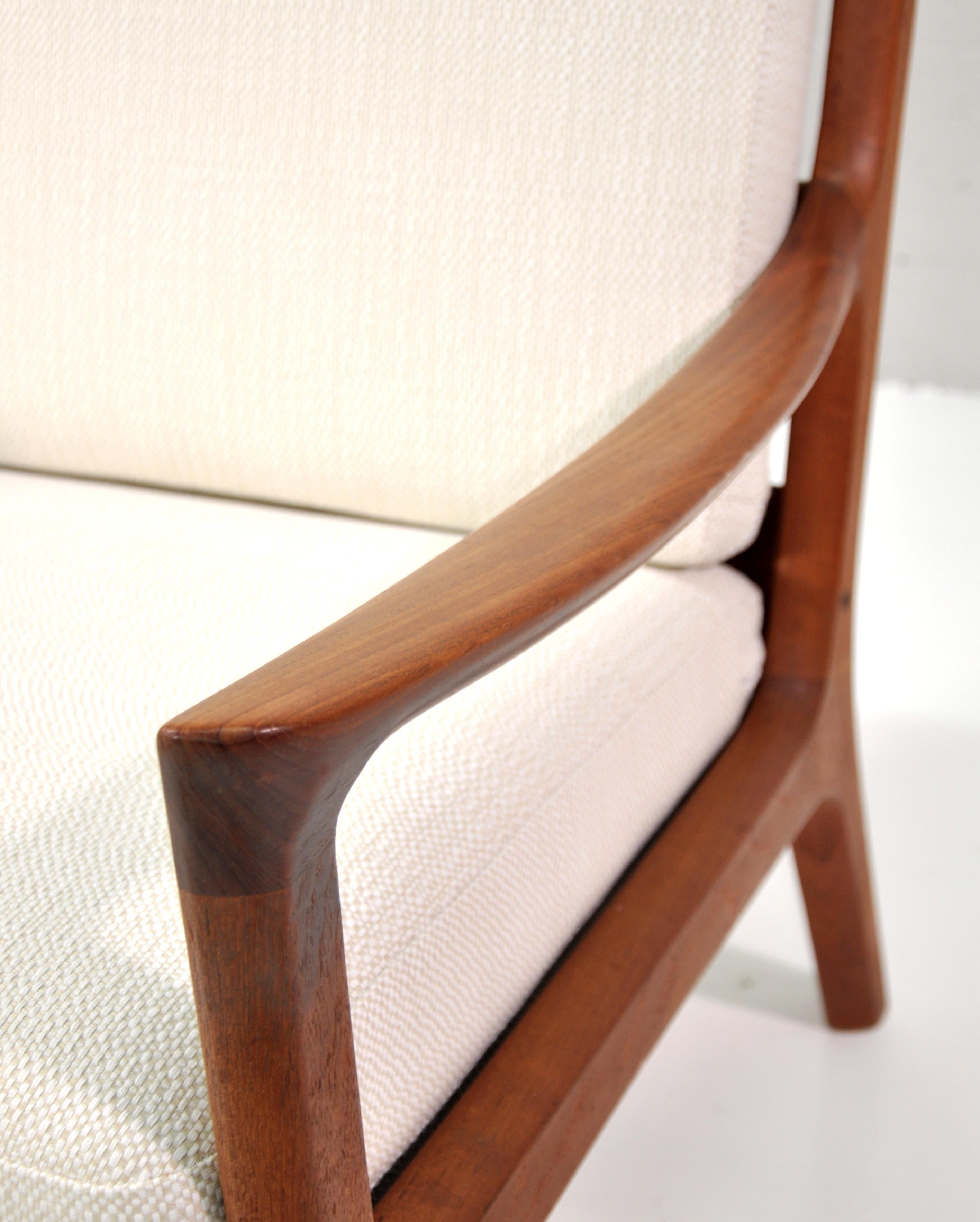 Newly reupholstered white vintage easy chair in teak, designed by Ole Wanscher for France and Daverkosen (later renamed France and Son) in 1951. Lounge chair model 116, aka Senator. Reupholstered in an off-white and beige textured dobby fabric. The