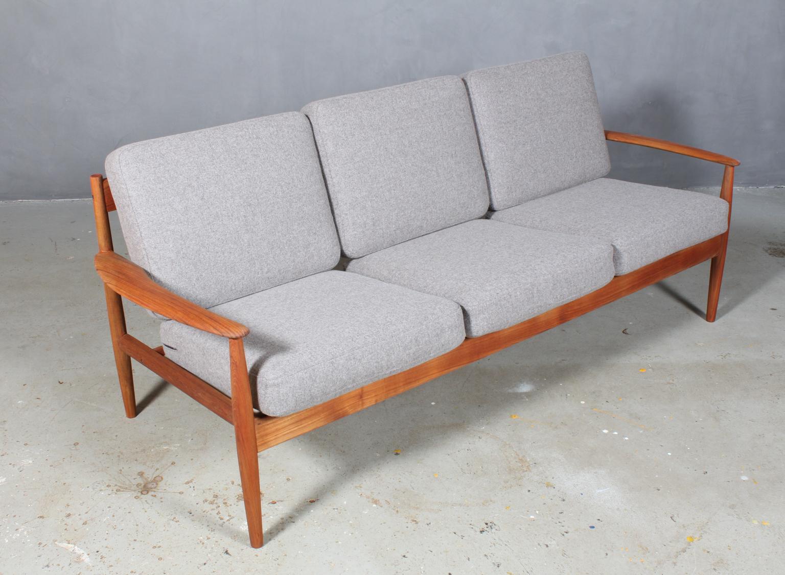 Ole Wanscher three seater sofa with new upholstered cushions in 100 % New Zealand wool.

Frame of solid teak.

Model 128, made by France & Son, 1960s.

Matching set of lounge chairs avaiable.