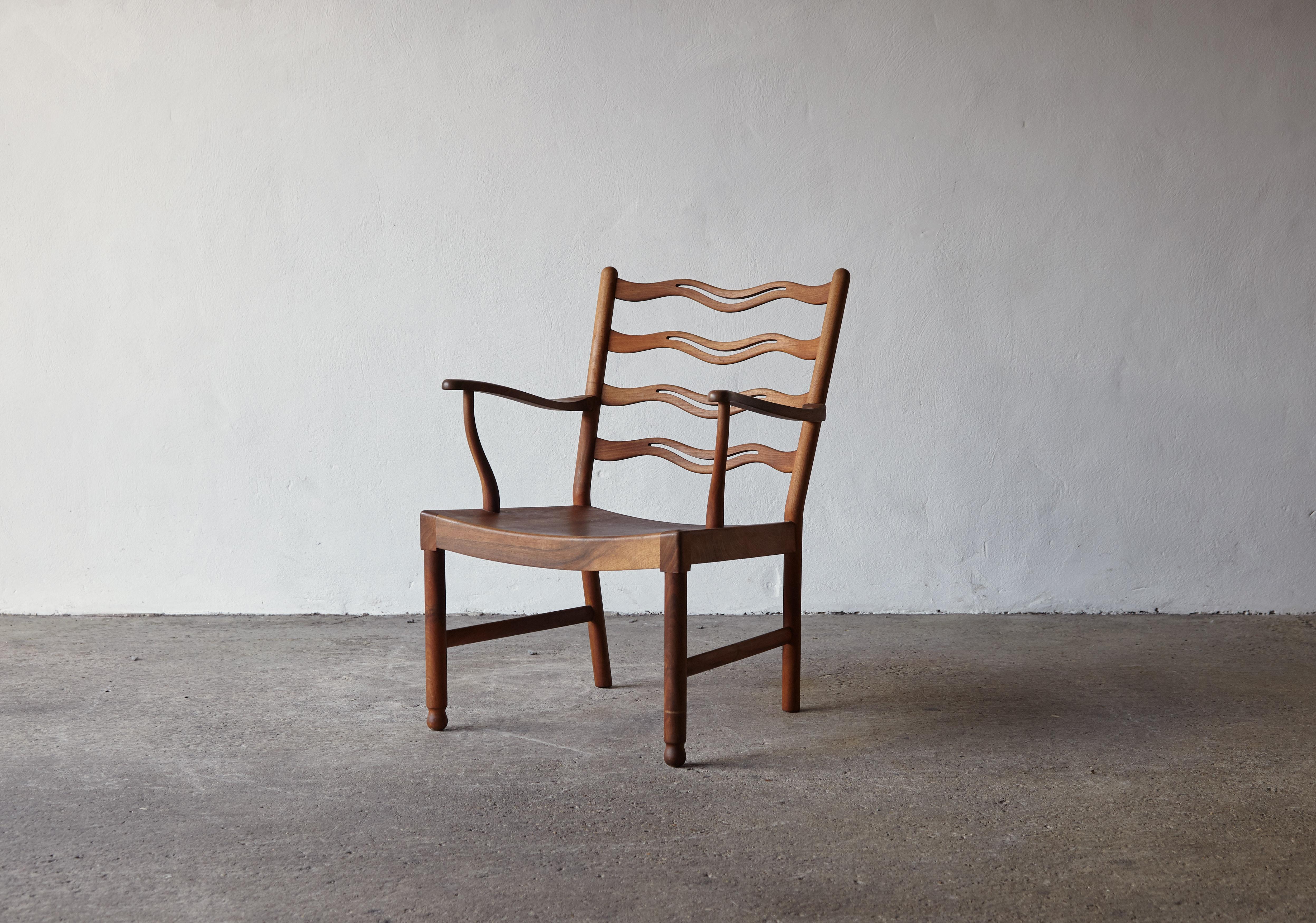 A nice wavy, ladder back lounge chair by Ole Wanscher designed for Fritz Hansen in the 1940s and made in Denmark. In good original condition with a nice tone. Fast shipping worldwide.



UK customers please note: displayed prices do not include