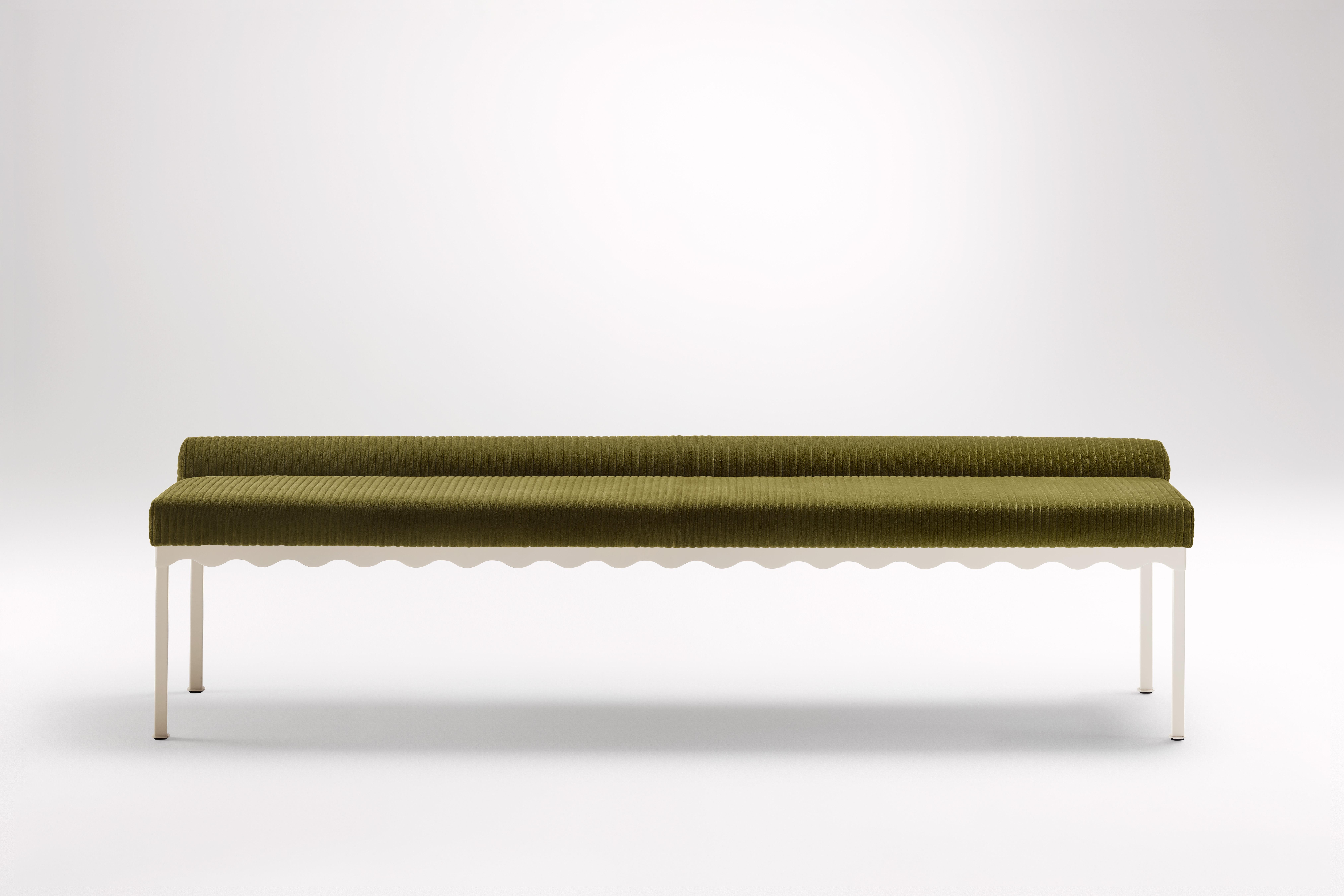 Banc Bellini 2040 de Coco Flip
Dimensions : D 204 x L 54 x H 52,5 cm
MATERIAL : Bois / Plateaux rembourrés, Cadre en acier peint par poudrage. 
Poids : 30 kg
Finitions du cadre : Textura Paperbark.

Coco Flip est un studio de design de meubles et de