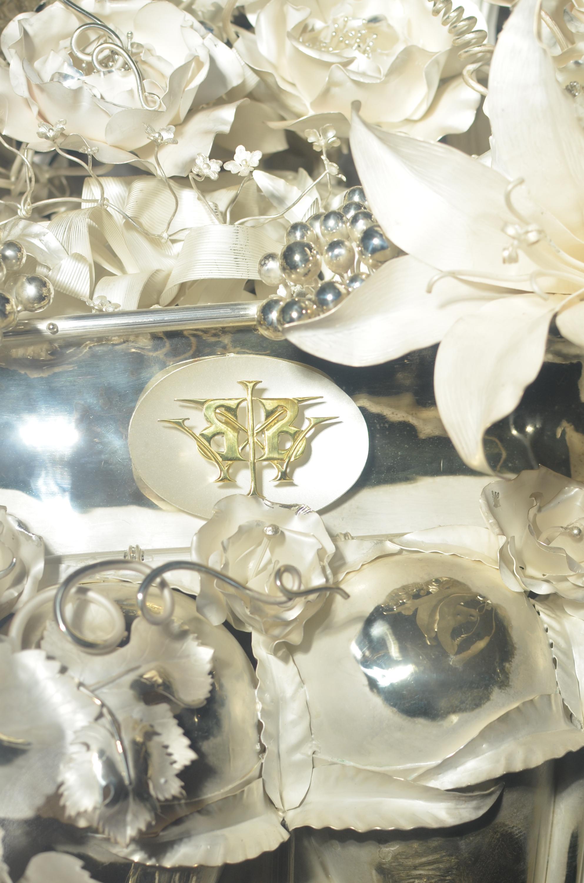 Coupe en argent Renaissanse du 21ème siècle. 2010. A. Silver 925. Poids 35 370 g. - Noir Still-Life Sculpture par Oleg Auzers