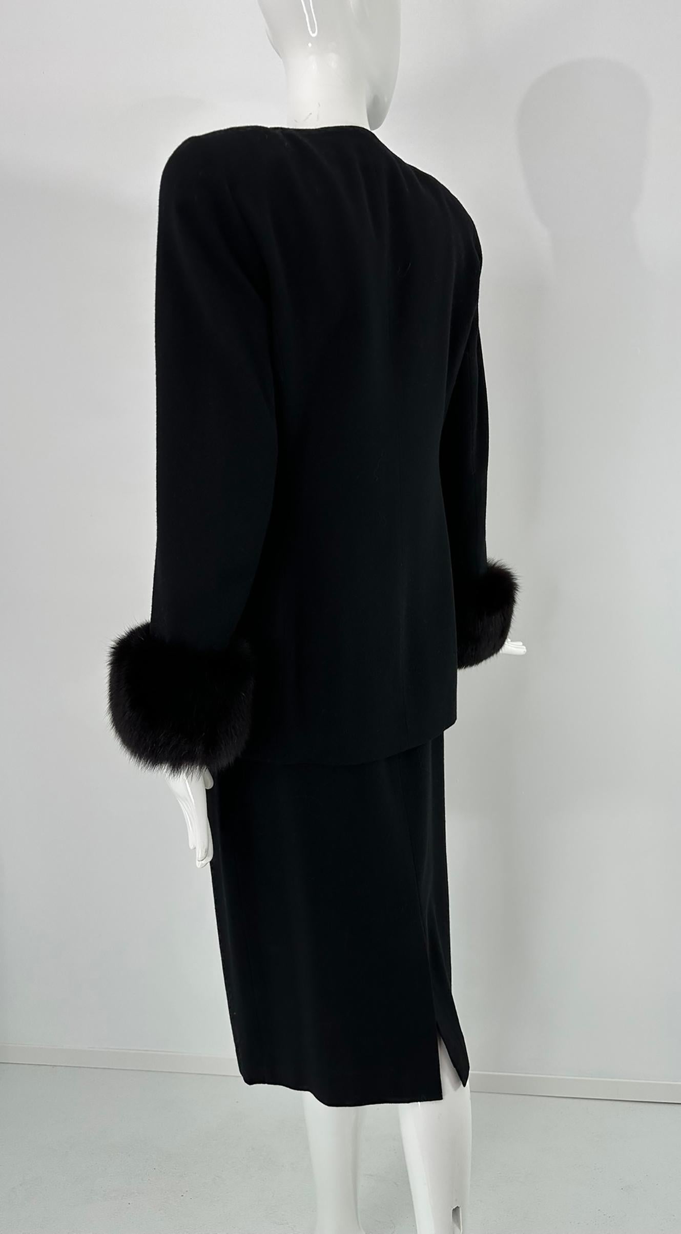 Oleg Cassini anni '90, abito nero 100% lana con polsini in pelliccia di volpe 8 in vendita 5