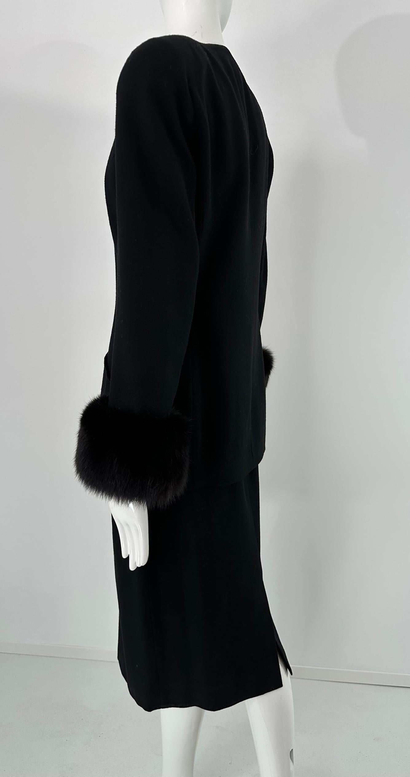 Oleg Cassini anni '90, abito nero 100% lana con polsini in pelliccia di volpe 8 in vendita 6