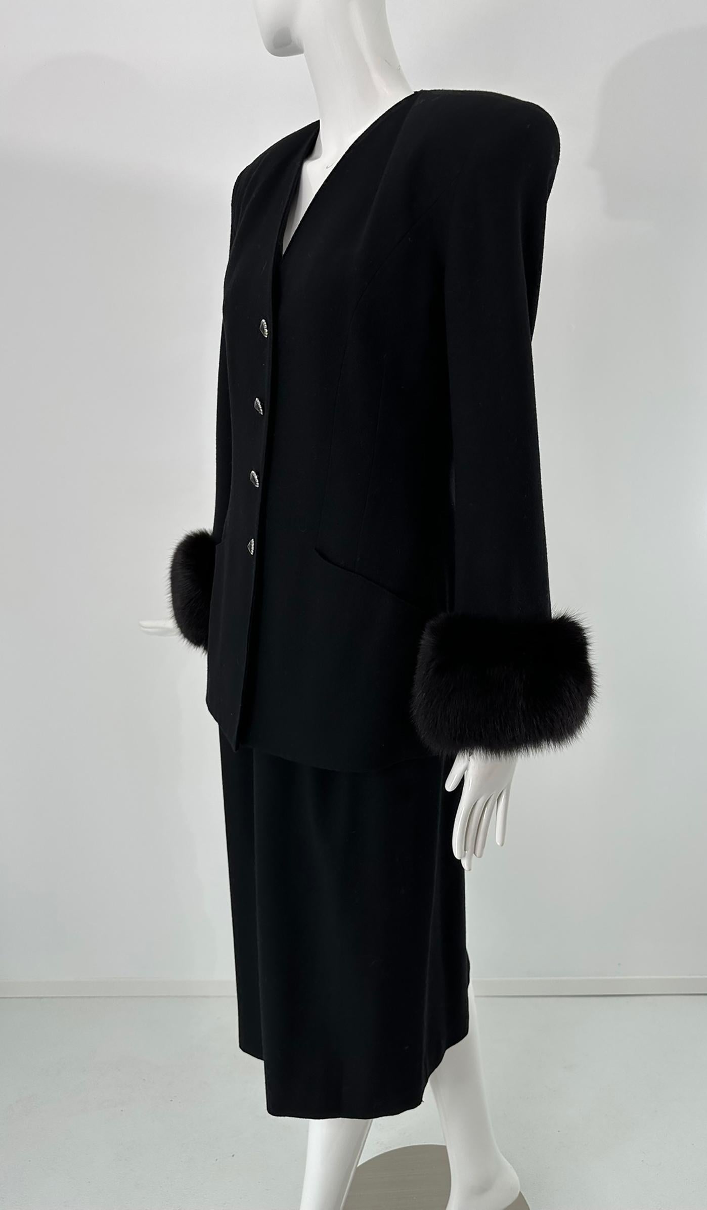 Oleg Cassini anni '90, abito nero 100% lana con polsini in pelliccia di volpe 8 in vendita 7