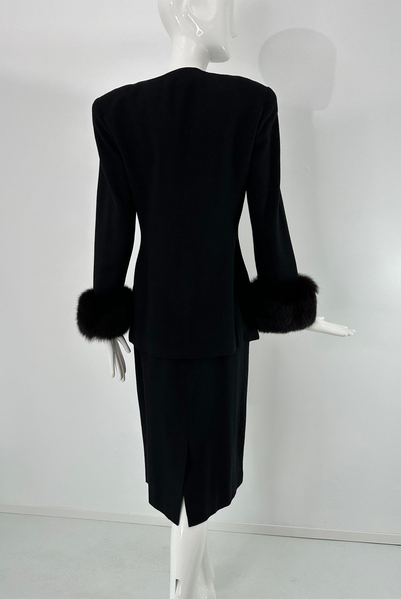 Oleg Cassini anni '90, abito nero 100% lana con polsini in pelliccia di volpe 8 in vendita 3