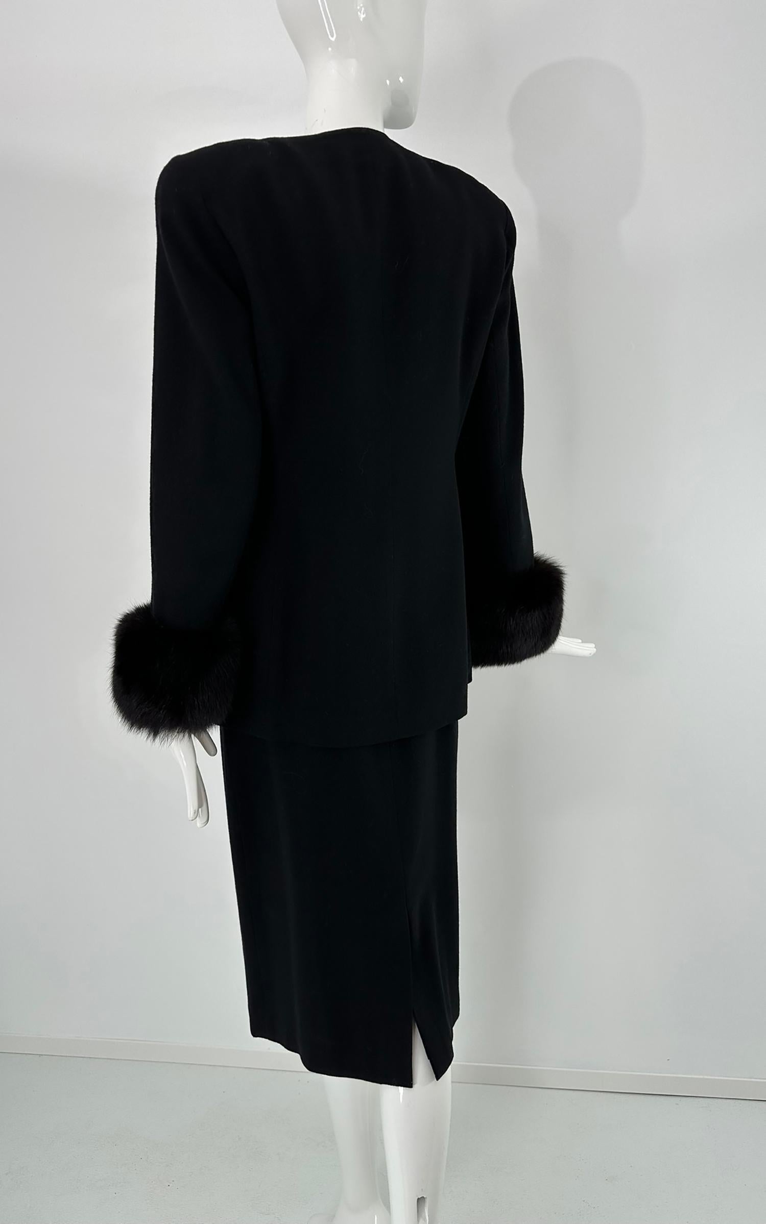 Oleg Cassini anni '90, abito nero 100% lana con polsini in pelliccia di volpe 8 in vendita 4