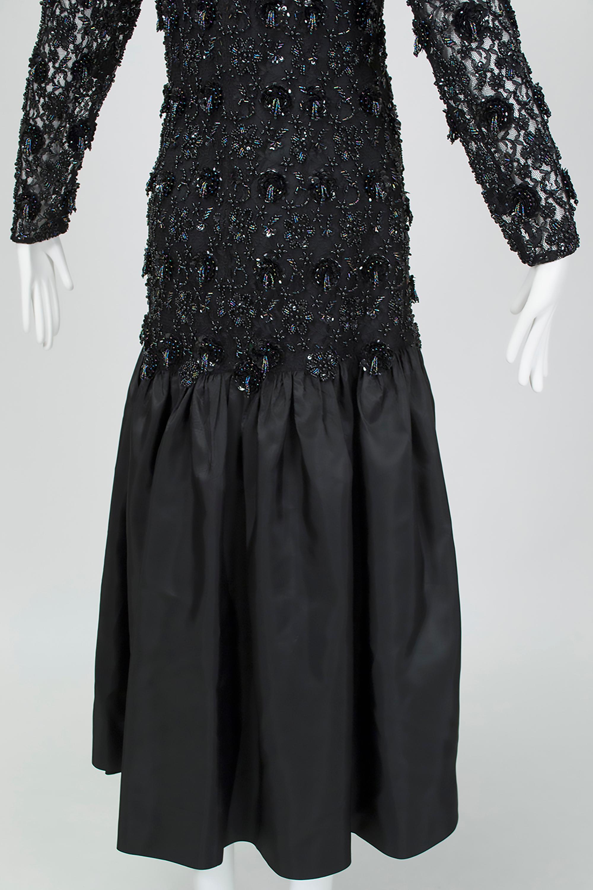 Oleg Cassini - Robe noire glamour perlée à illusion d'illusion avec jupe trompette et jupe trompette, années 1980 en vente 3