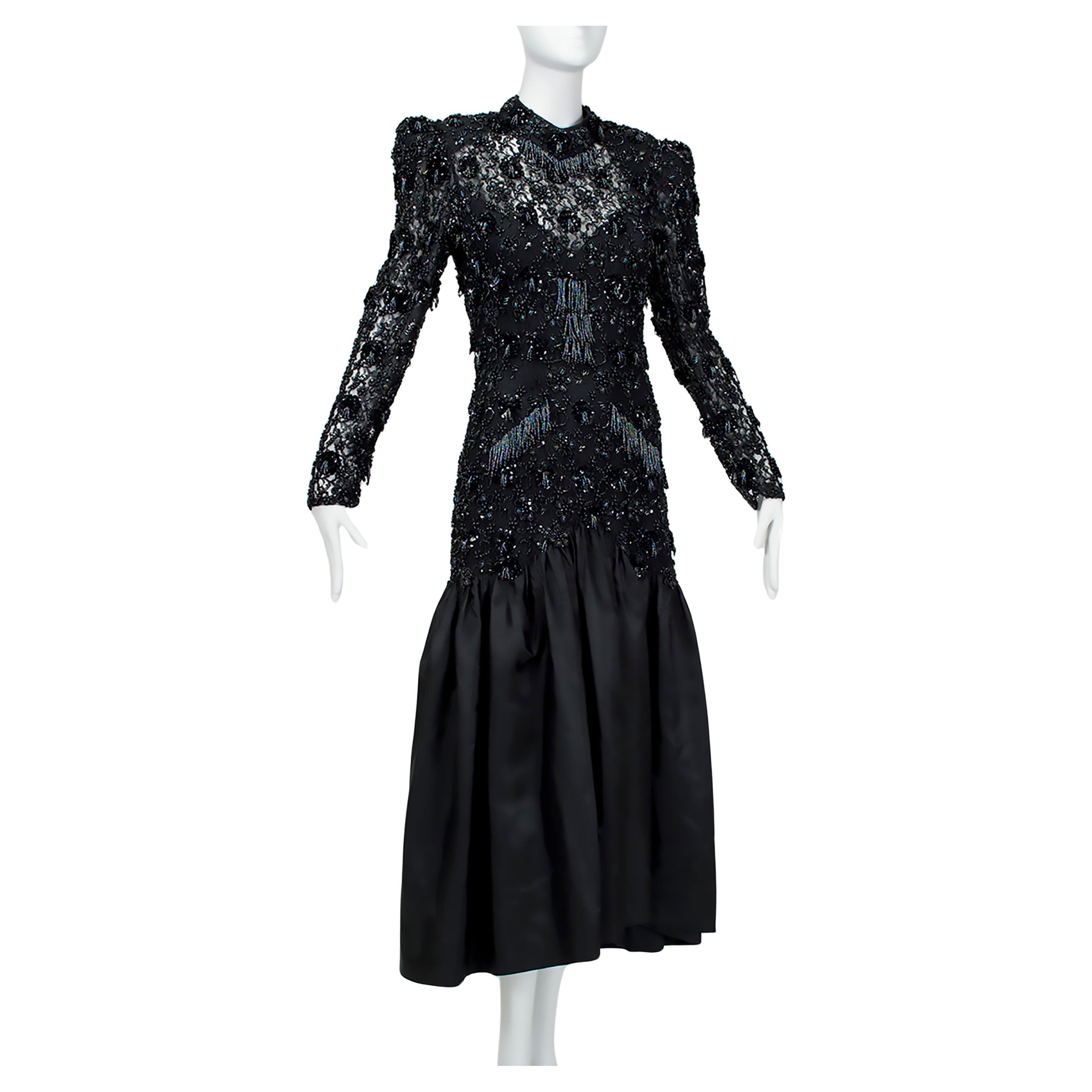 Oleg Cassini - Robe noire glamour perlée à illusion d
illusion avec jupe trompette et jupe trompette, années 1980 en vente