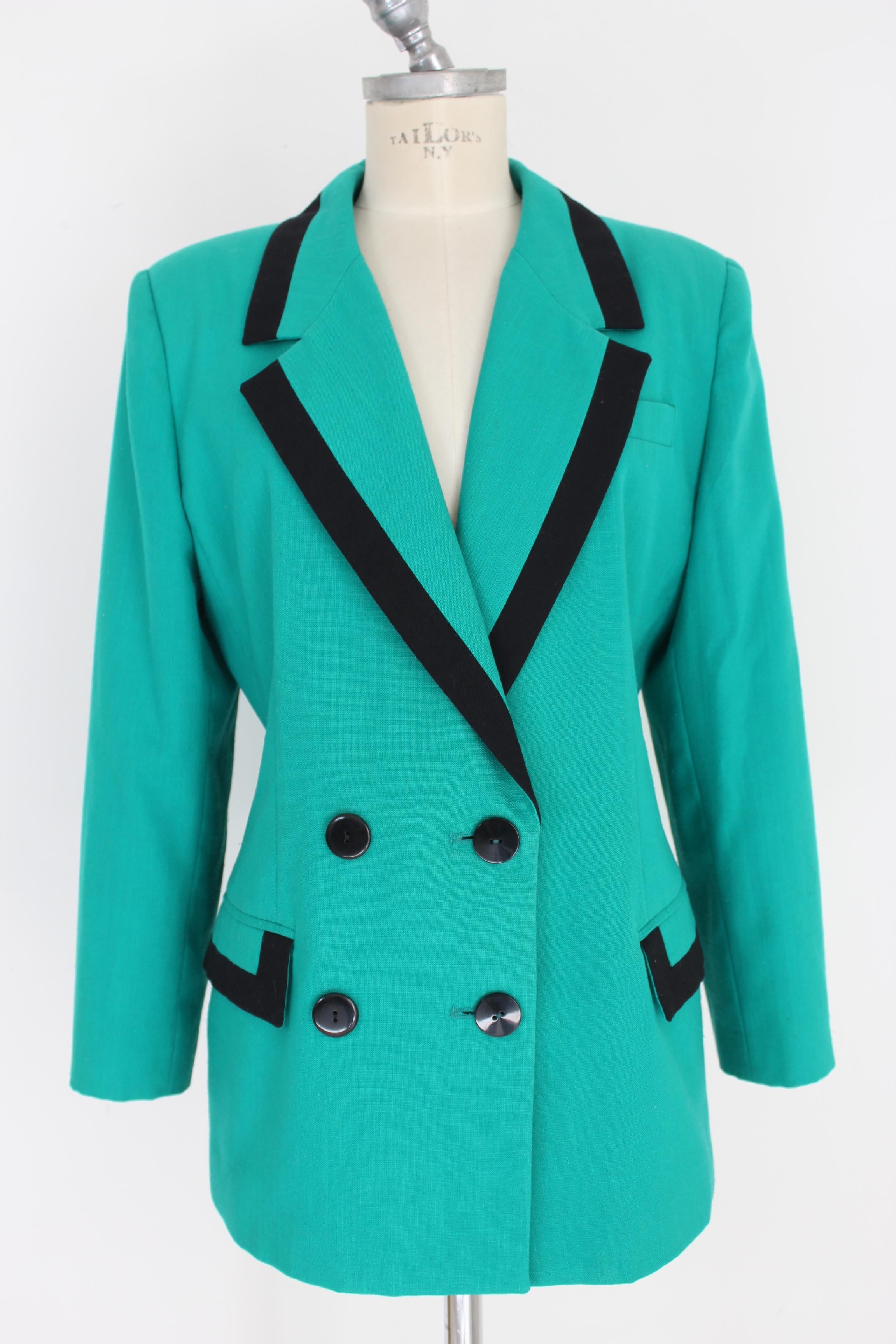 Giacca da donna vintage anni '80 di Oleg Cassini. Eleganza, blazer doppiopetto verde con bordi neri. 50% poliestere 50% rayon. Prodotto in Italia. Eccellenti condizioni vintage.

Taglia: 46 It 12 Us 14 Uk

Spalla: 46 cm
Busto / Petto: 55 cm
Manica: