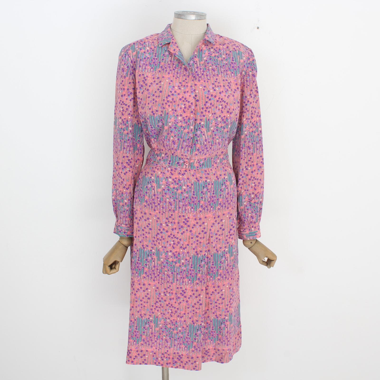 Expertly curated from the iconic Oleg Cassini, this vintage silk dress from the 80s features a beautiful floral design and a classic Italian collar, making it perfect for parties or cocktail events. Elevate your style with this elegant long dress.