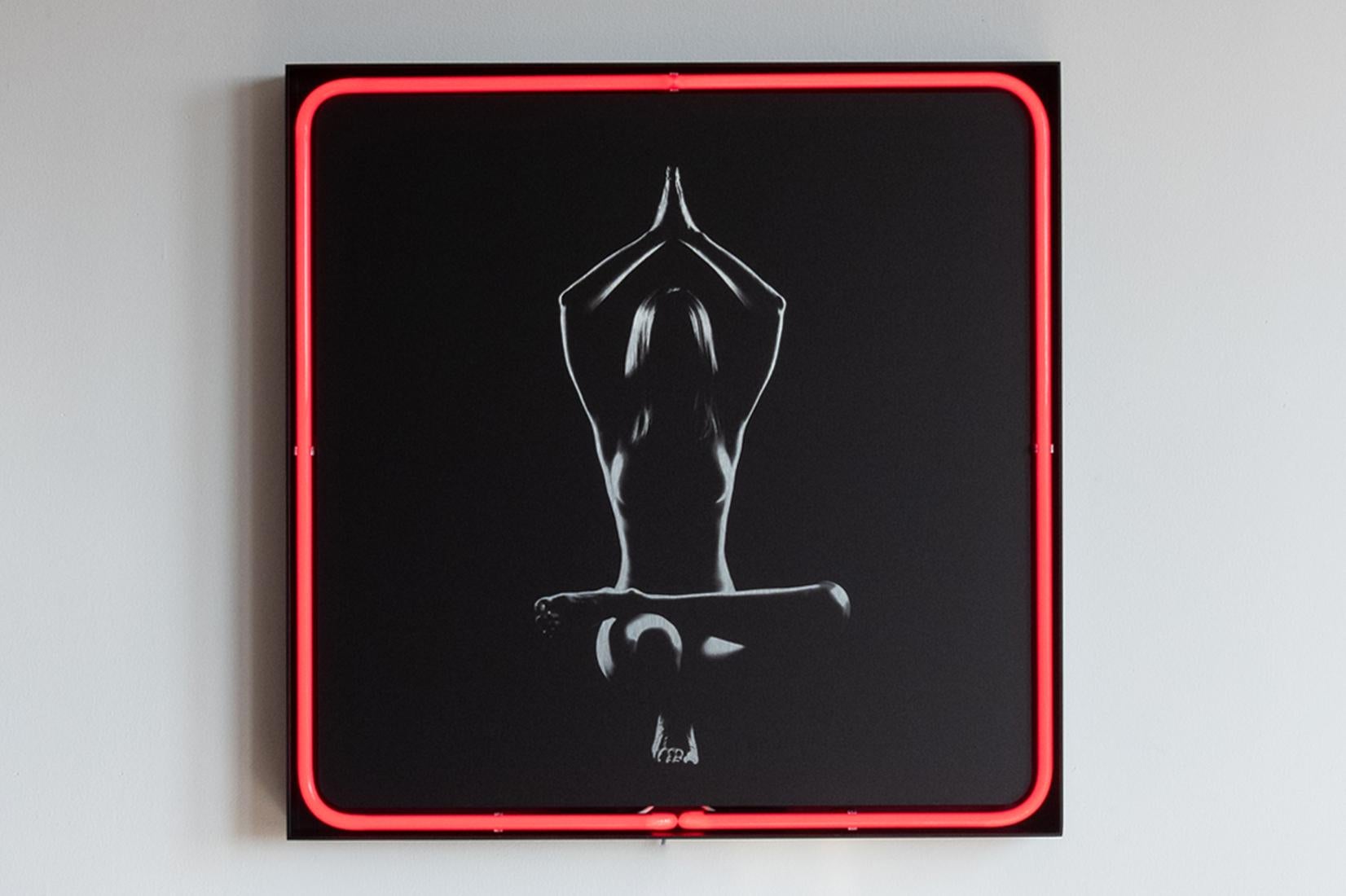 "Root Chakra" Fotografia a tecnica mista 26" x 26" pollici Edizione 2/7 di Oleg Char