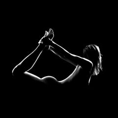 "Sacral Chakra" Photographie en noir et blanc 32" x 32" en édition 1/5 par Oleg Char