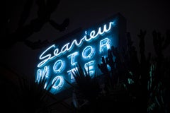 Photographie « Seaview Motel » 29" x 40" pouces Édition de 5 par Oleg Char