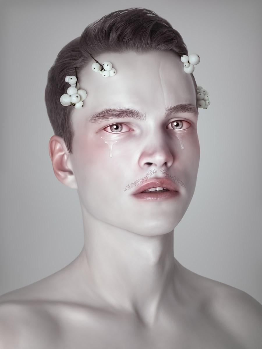 « Narcissus en amour », visage imprimé en C monté avec acrylique - Photographie de portrait