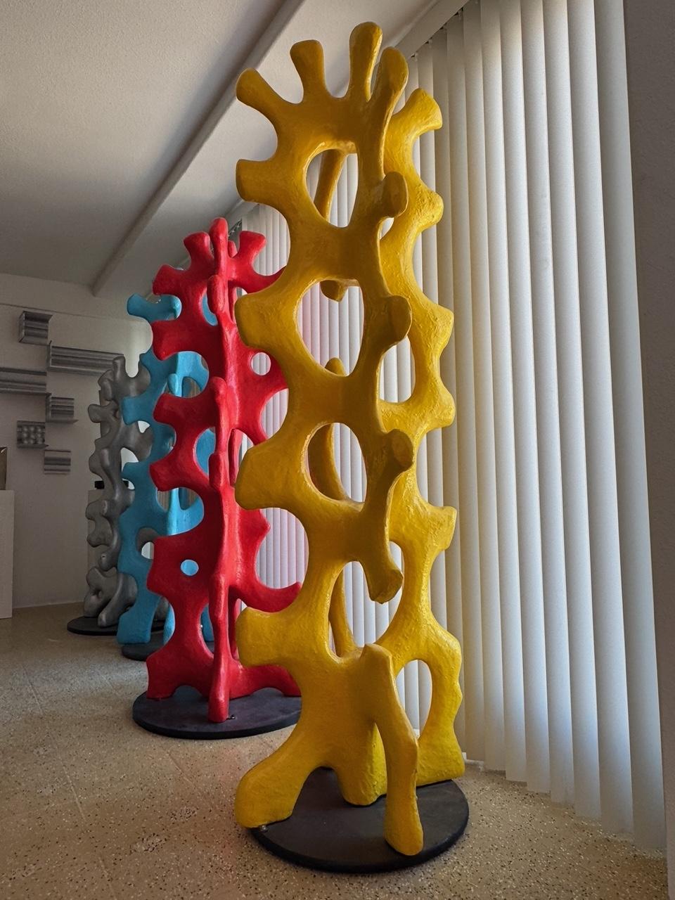 Diversità (Giallo) - Sculpture di Oleg Lobykin