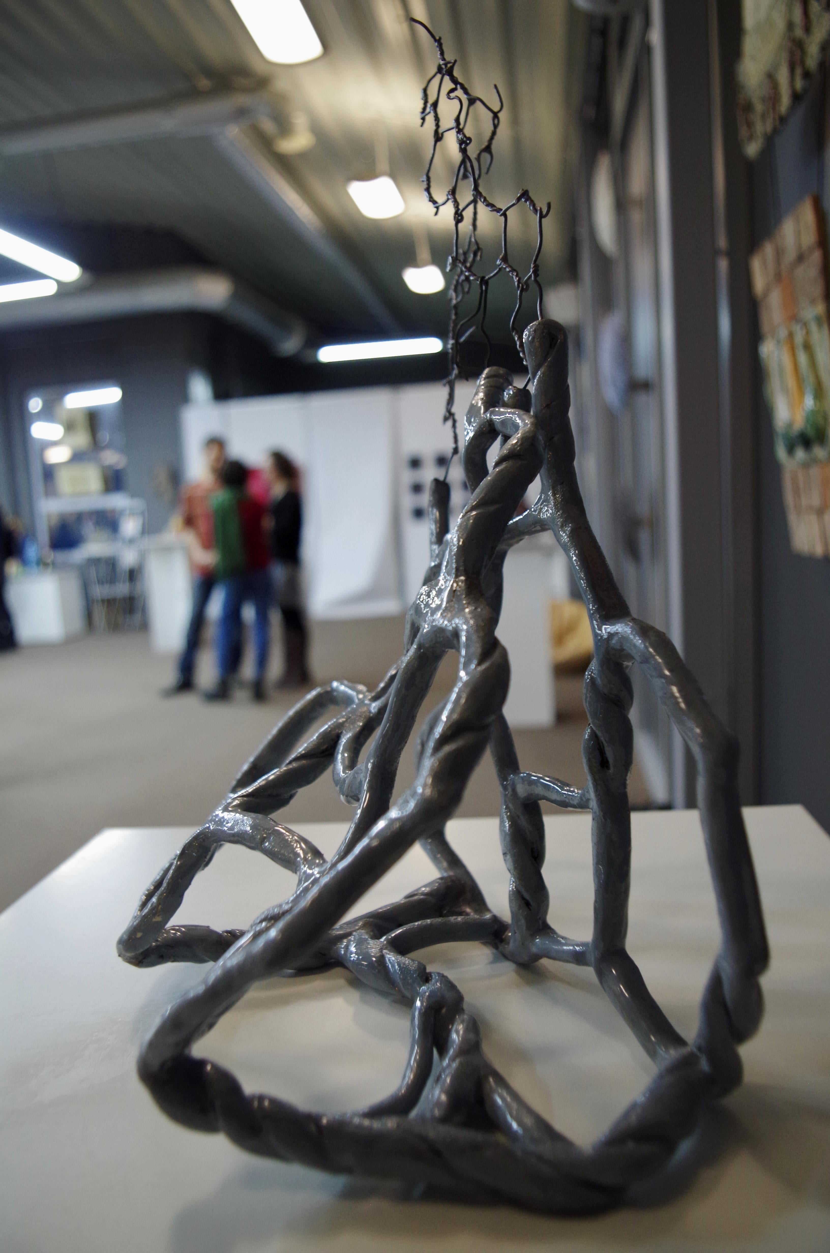 Wirework - Minimalist Sculpture by Olesia Dvorak-Galik