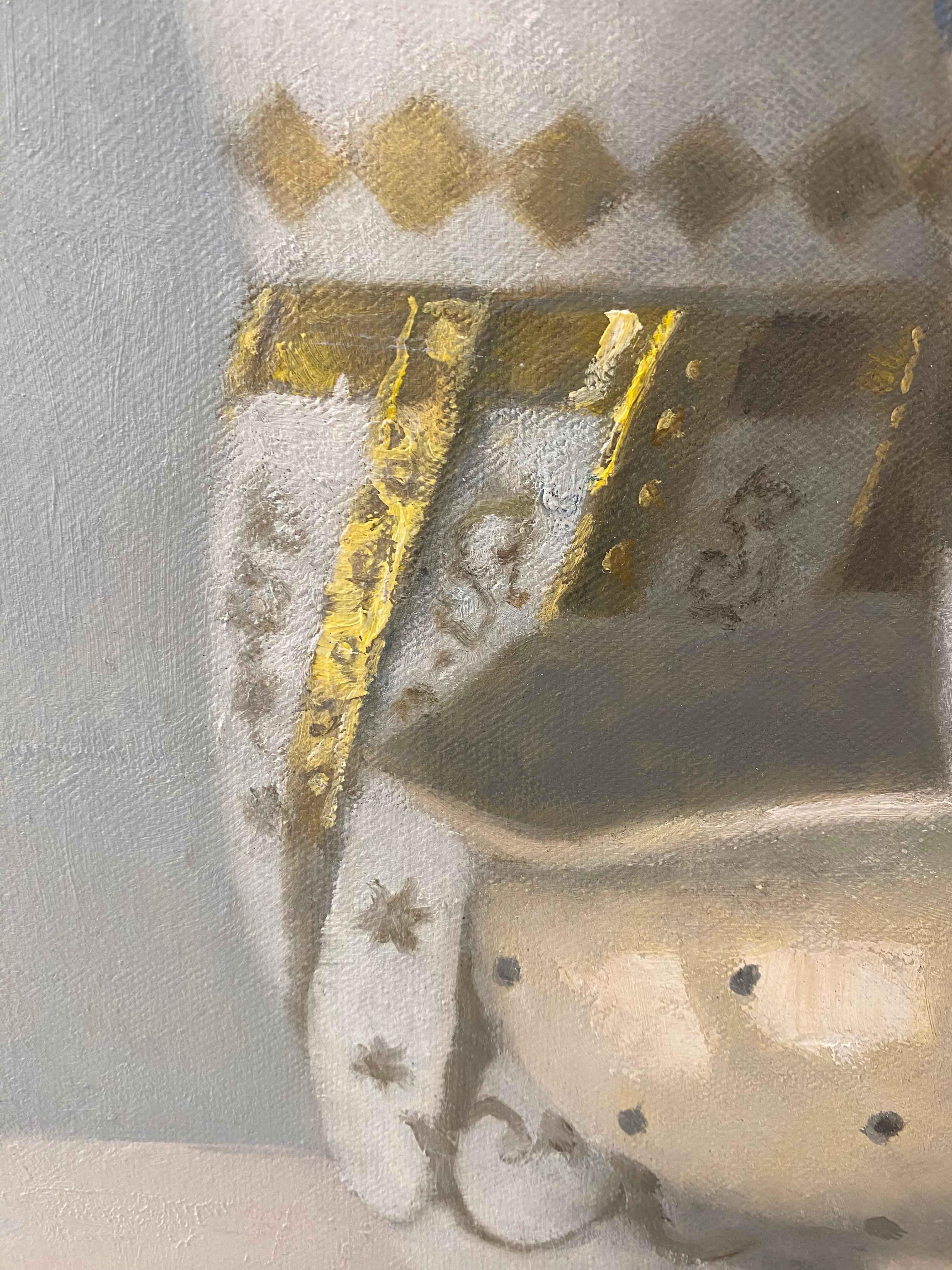 5 gestapelte Tassen (Grau), Still-Life Painting, von Olga Antonova