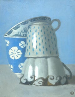 « Quatre tasses empilées en bleu ».  Élégant et élégant  Nature morte fantaisiste et fantaisiste, bleu et blanc, 