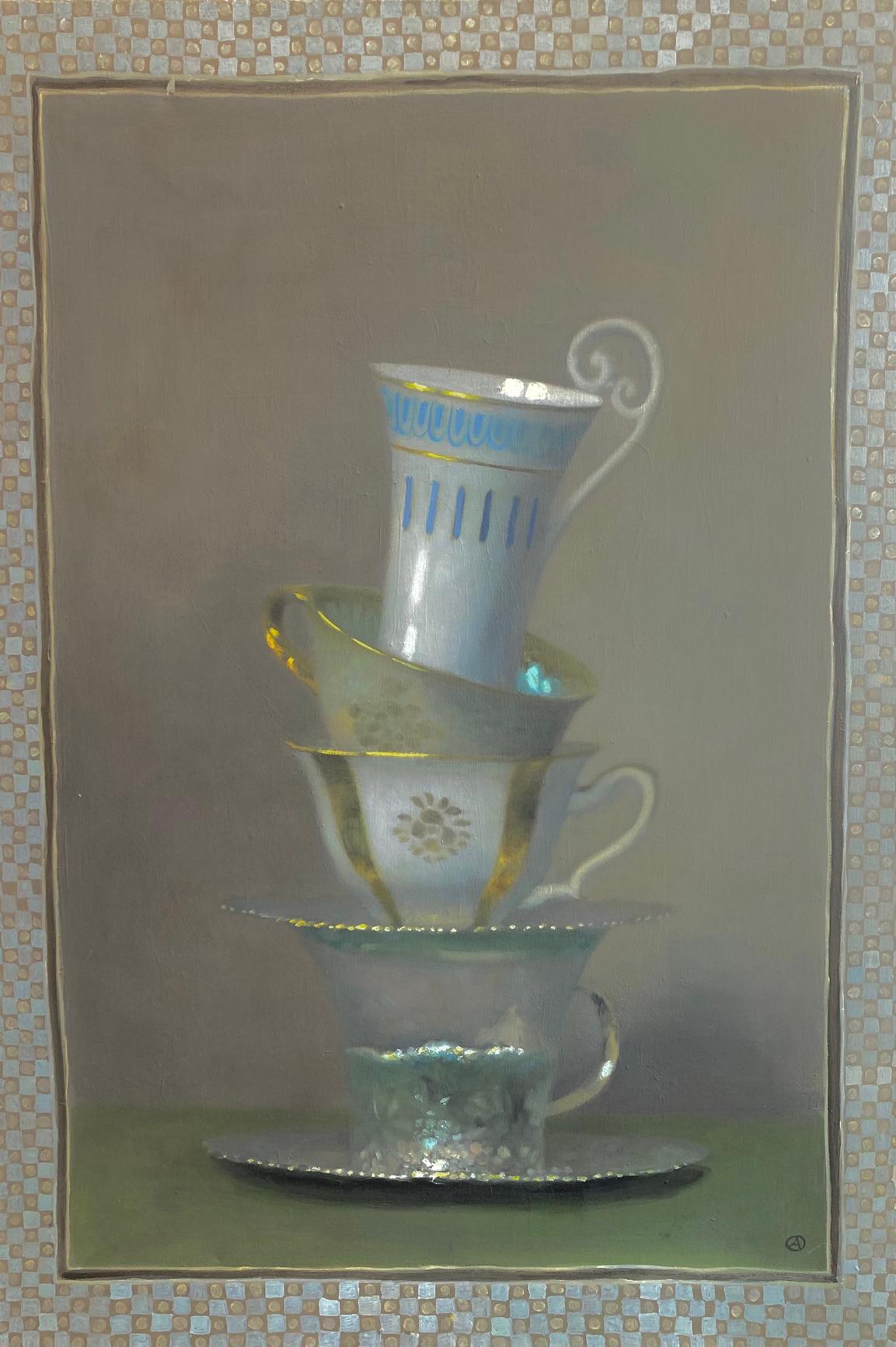 Still-Life Painting di Olga Antonova - Quattro tazze impilate Bianco, Blu, Verde, Oro, Argento con bordo a scacchiera