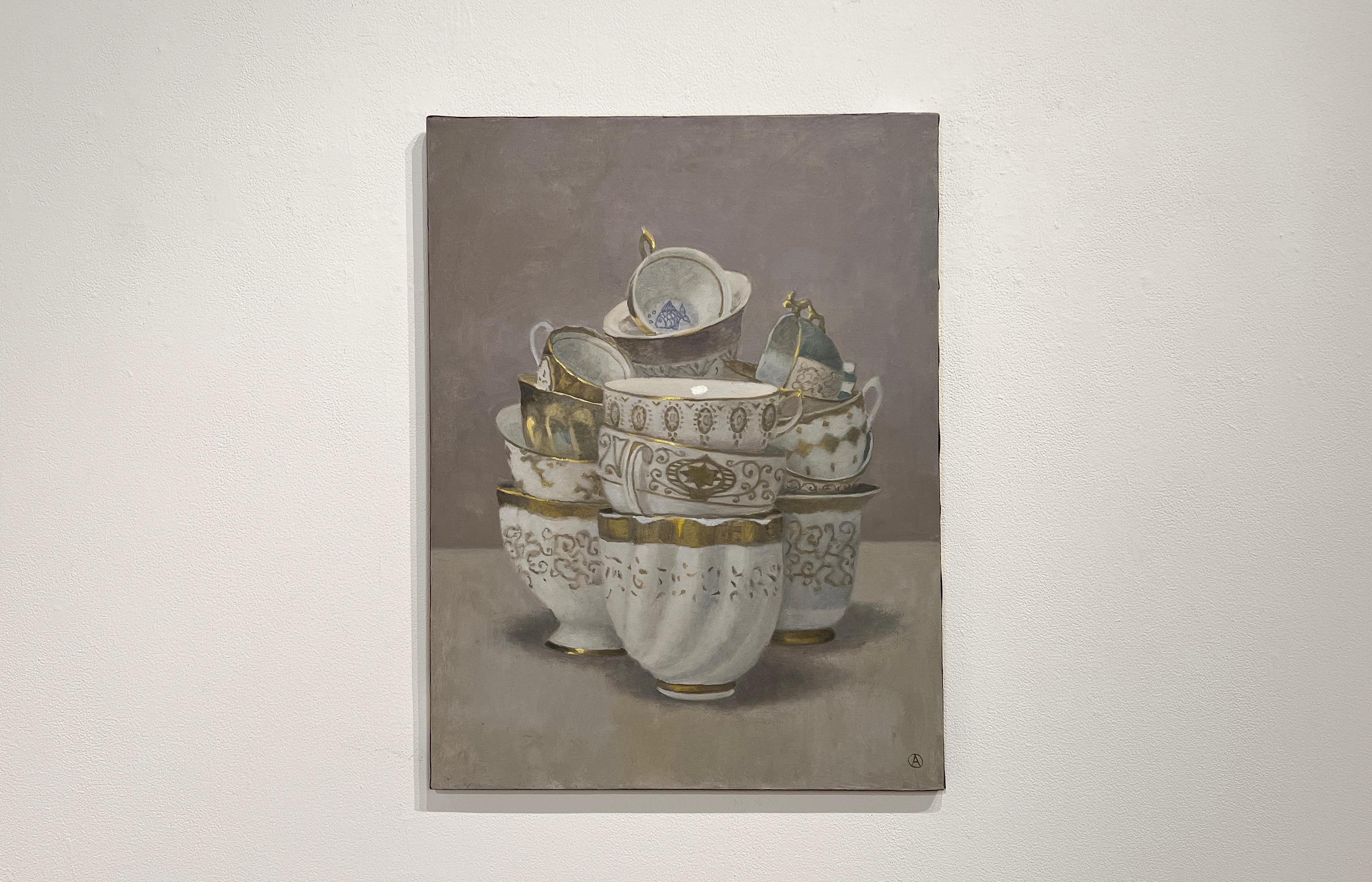 TEA CUP MIT blauem FISH – zeitgenössisches Stillleben / Traditioneller Realismus – Painting von Olga Antonova