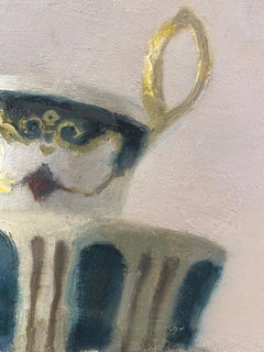 "Trois coupes bleu, blanc et or empilées"