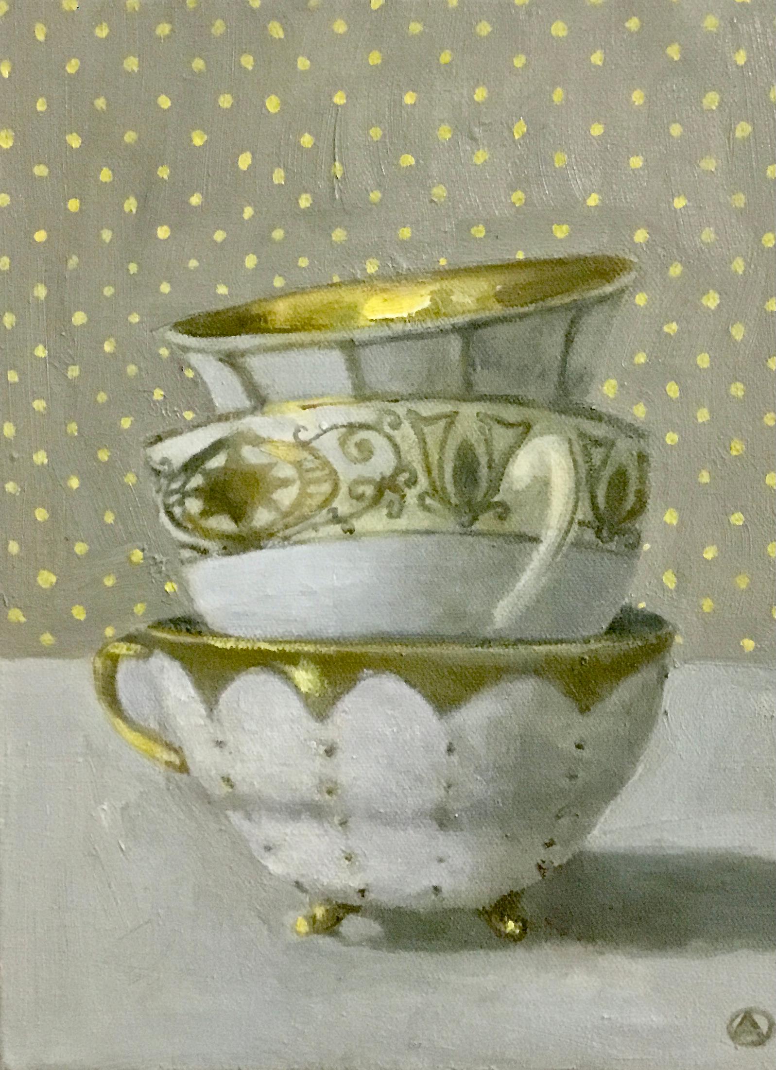 Still-Life Painting di Olga Antonova - "Tre tazze bianche e oro con pois".   Natura morta scintillante di tazze impilate