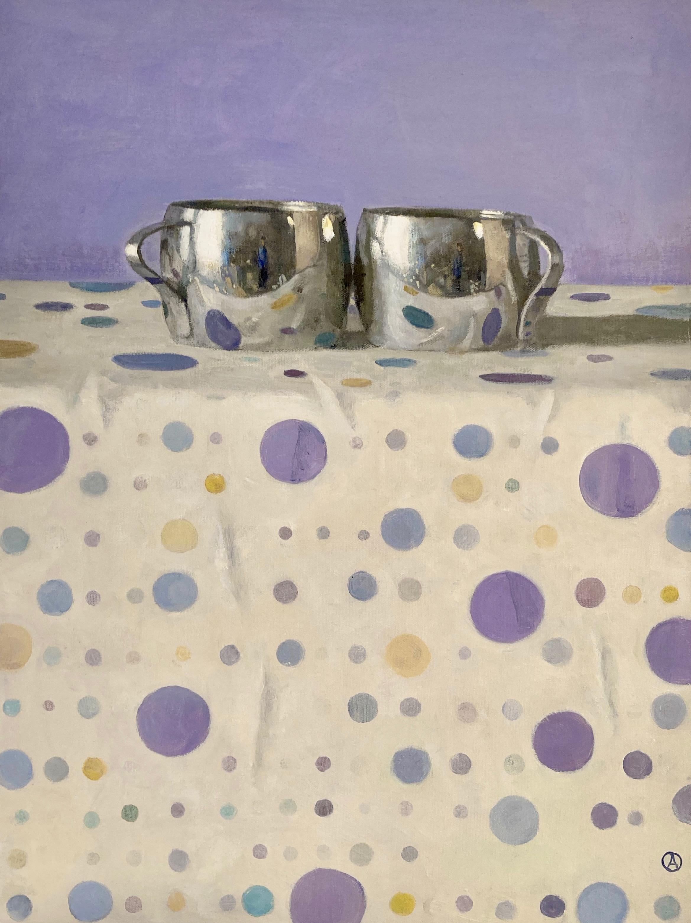 Olga Antonova Still-Life Painting – Zwei silberne Tassen, Porträt-Reflektionen, Tupfen, Lavendel, Gelb, Blau, Rosa"