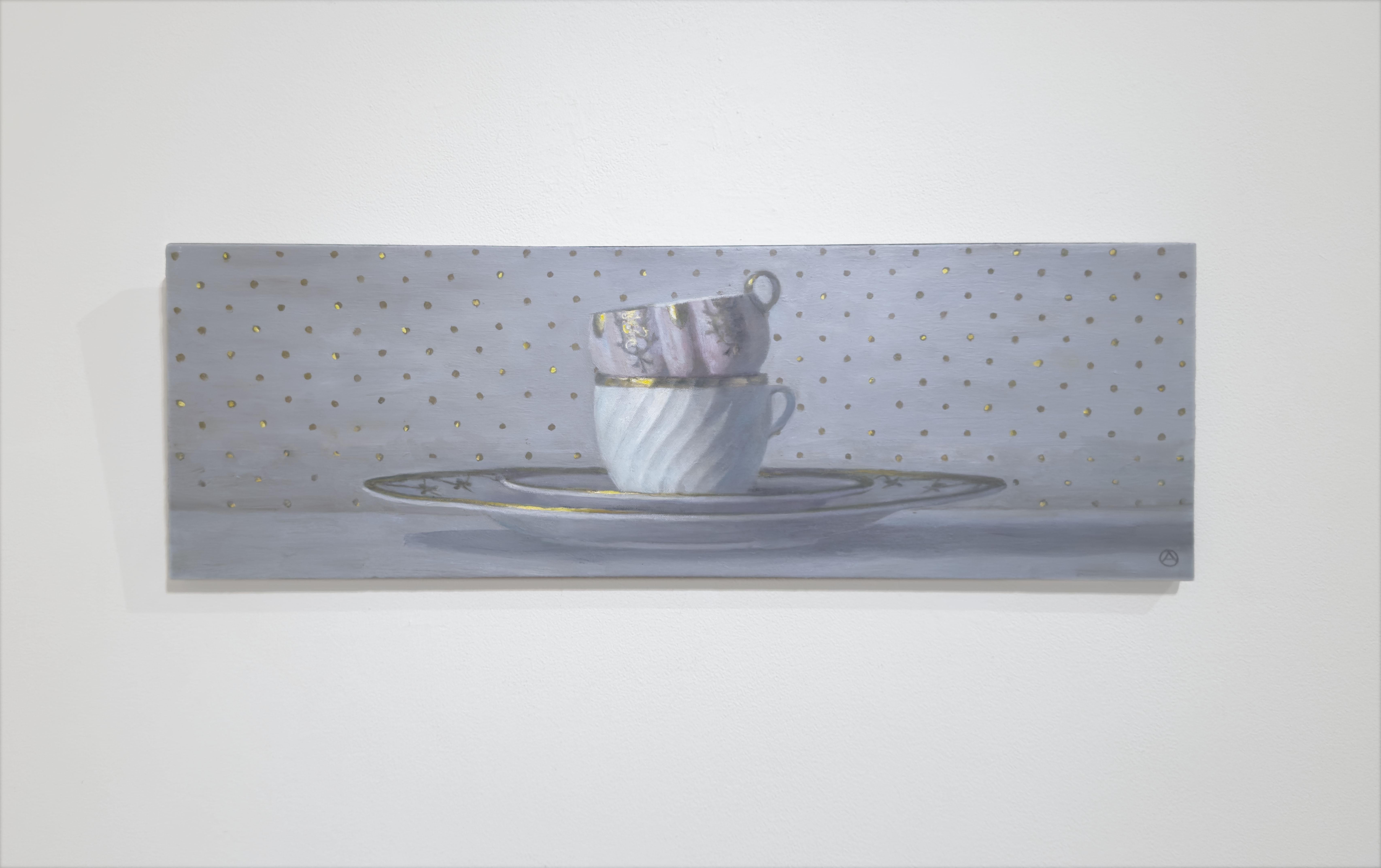 TWO STACKED CUPS ON POLKA DOTS – Realismus / Stillleben / Teebecher / Küche – Painting von Olga Antonova